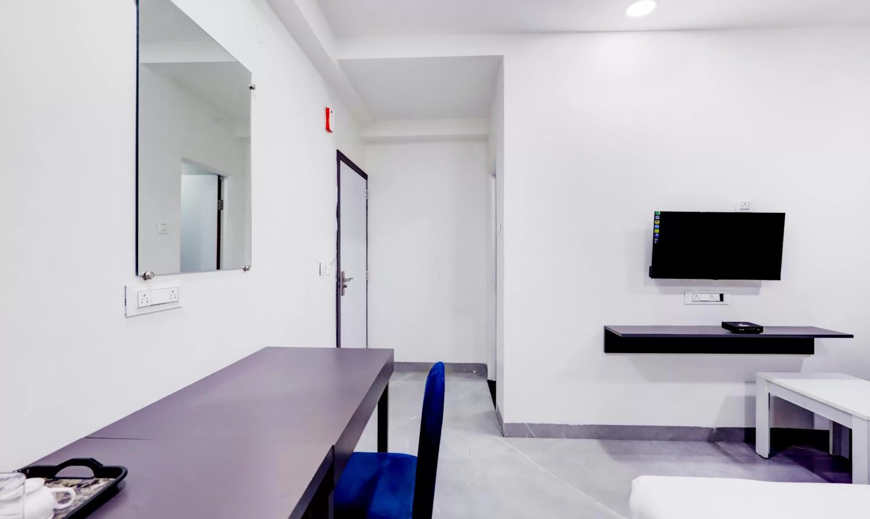 TV/Entertainment Center in Treebo Trend Finesta Suites Wardha Road