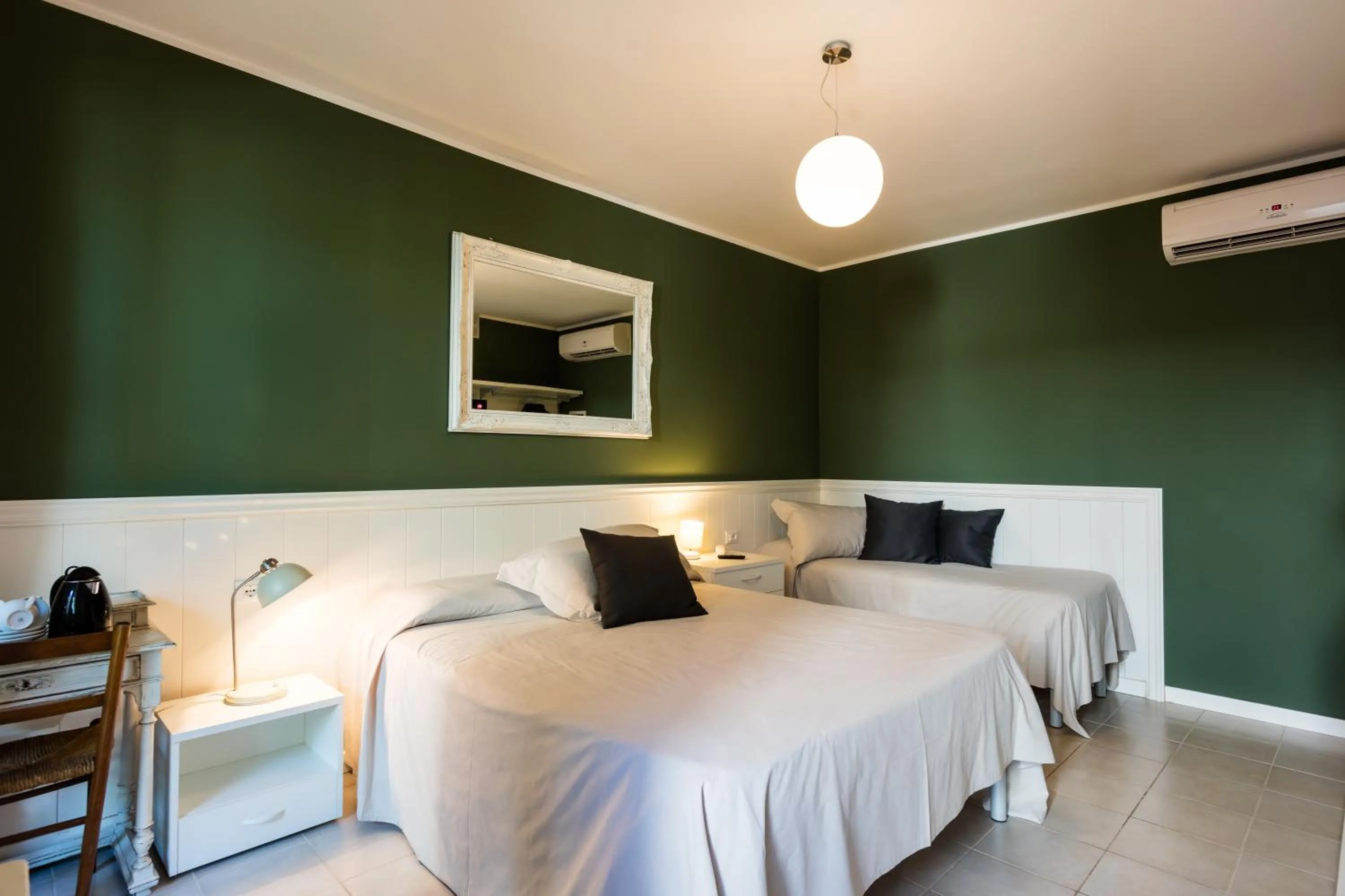 Bed in Hotel Maximilian