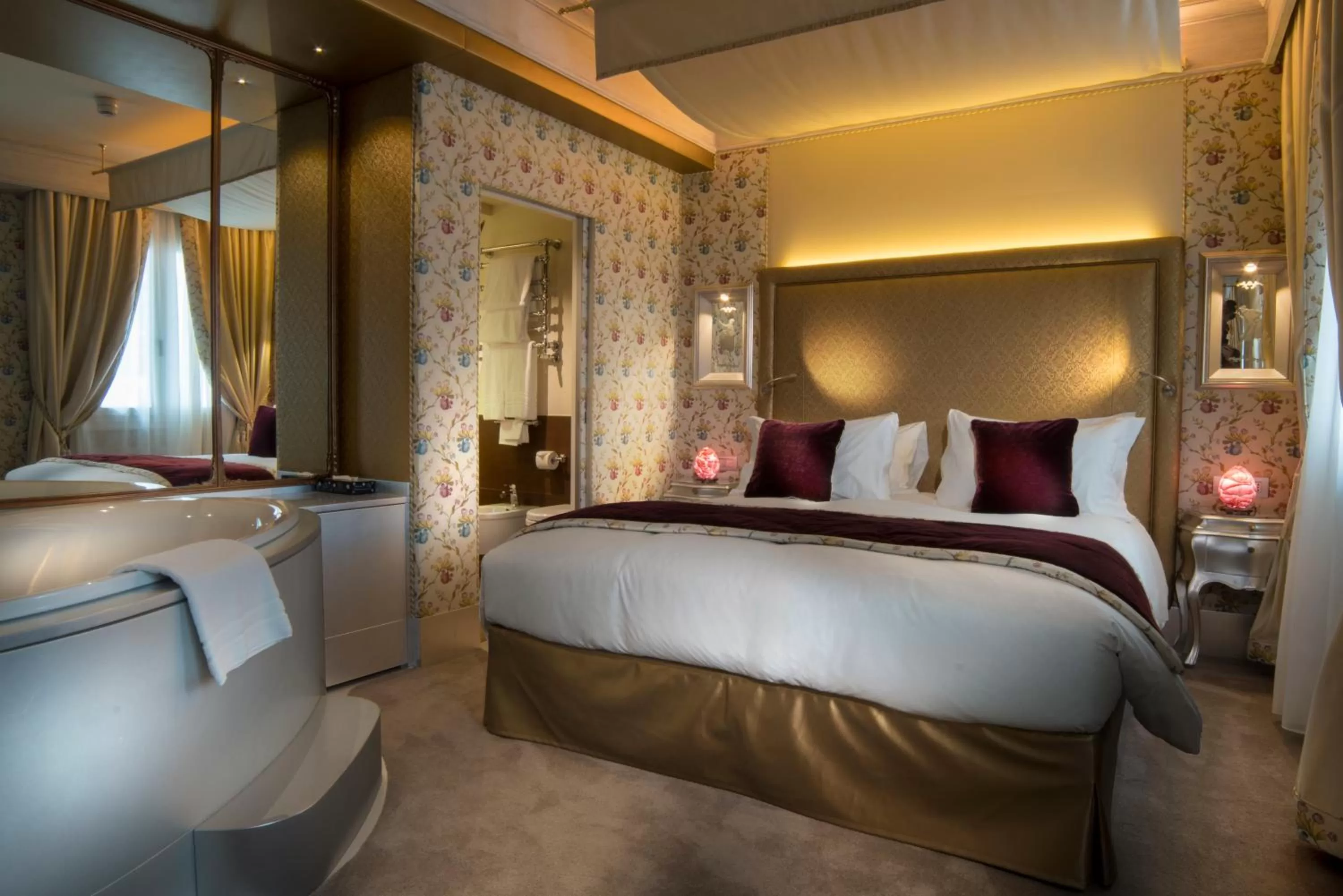 Bedroom, Bed in Papadopoli Hotel Venezia - MGallery Collection