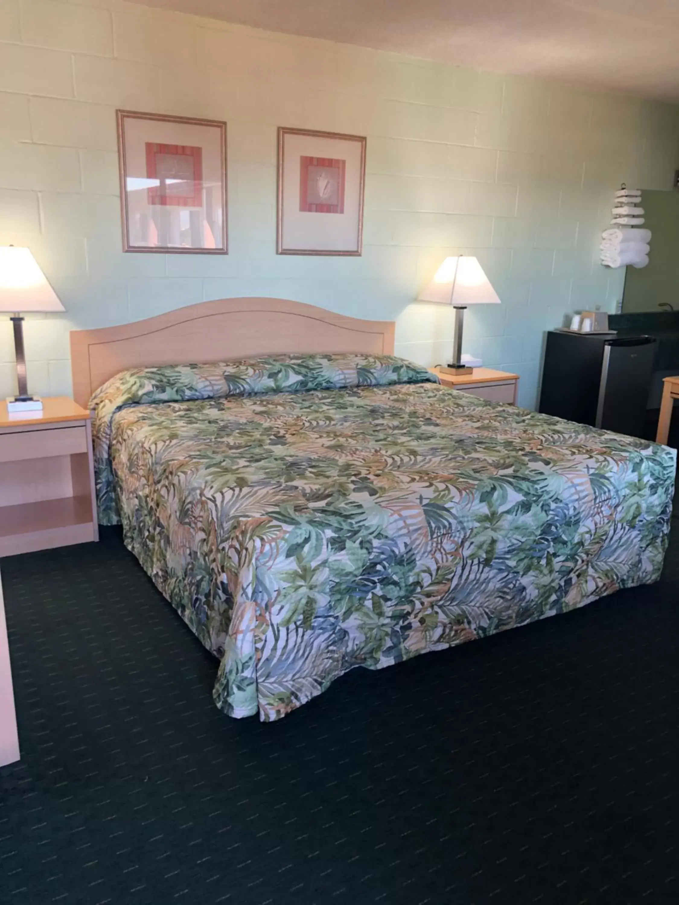King Room - single occupancy in Seahorse Inn Manhattan Beach - LAX King Room - single occupancy in Seahorse Inn Manhattan Beach - LAX