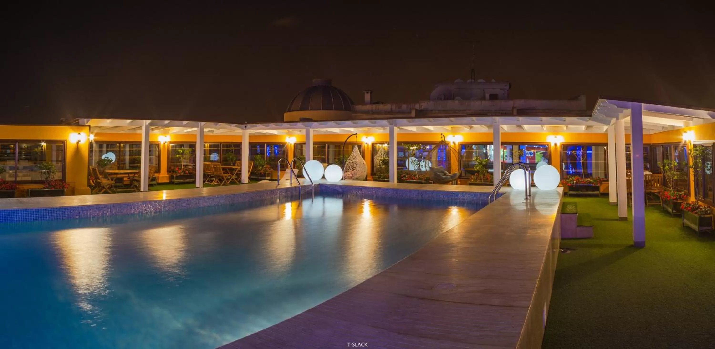 Swimming pool in Hôtel Tanjah Flandria
