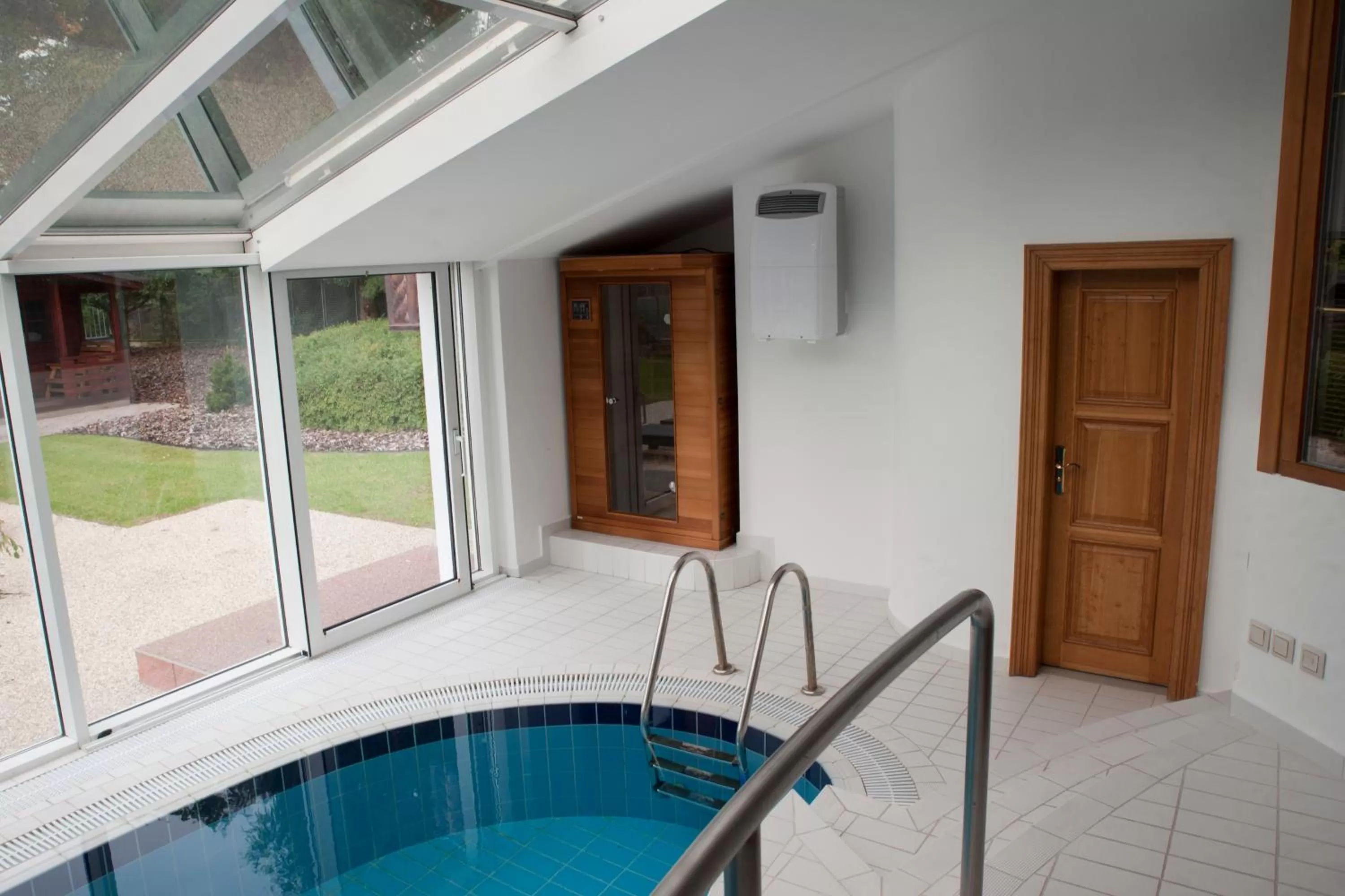 Swimming Pool in Lovecká Bašta