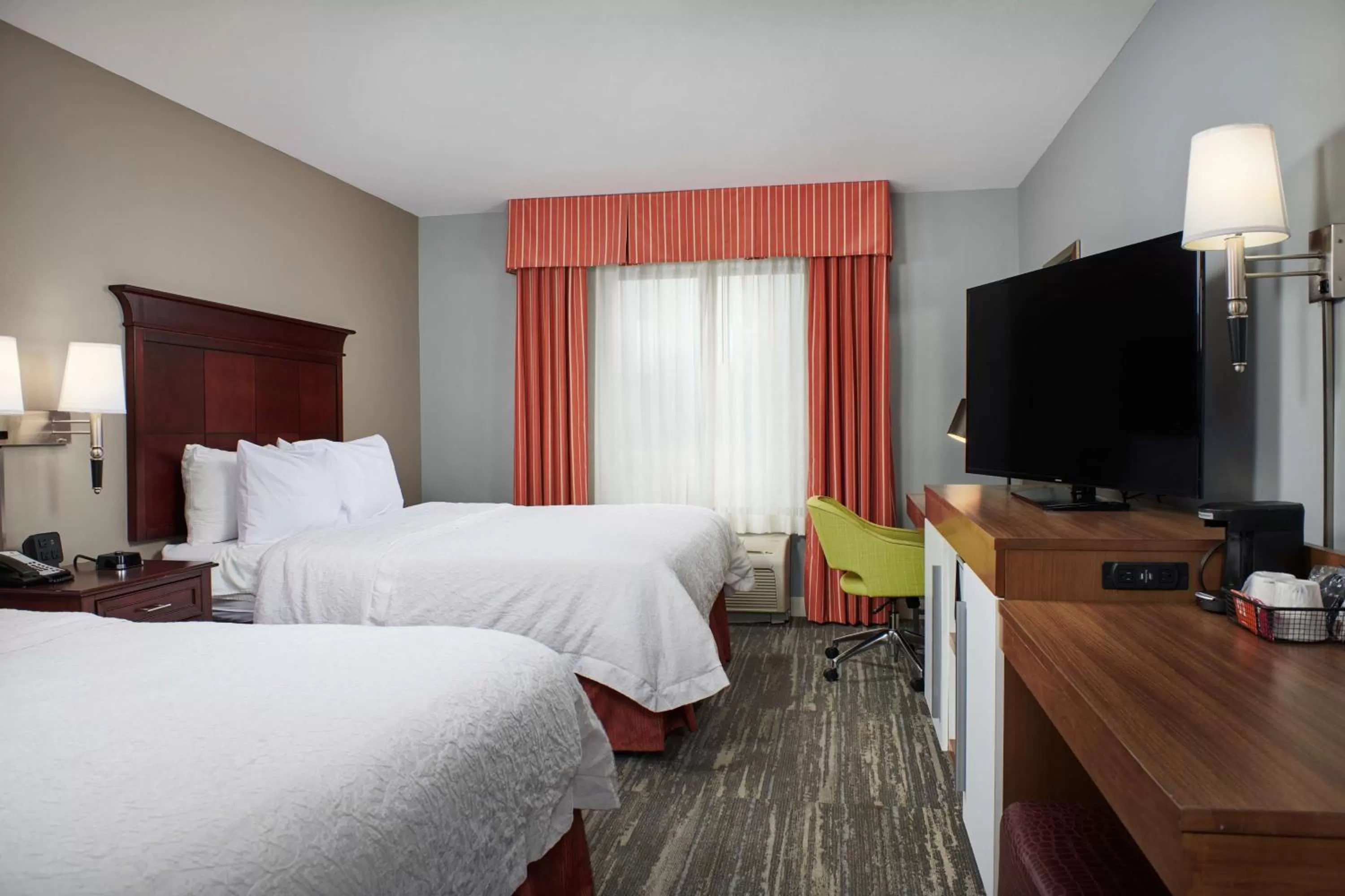 Bed in Hampton Inn & Suites Denver/Highlands Ranch