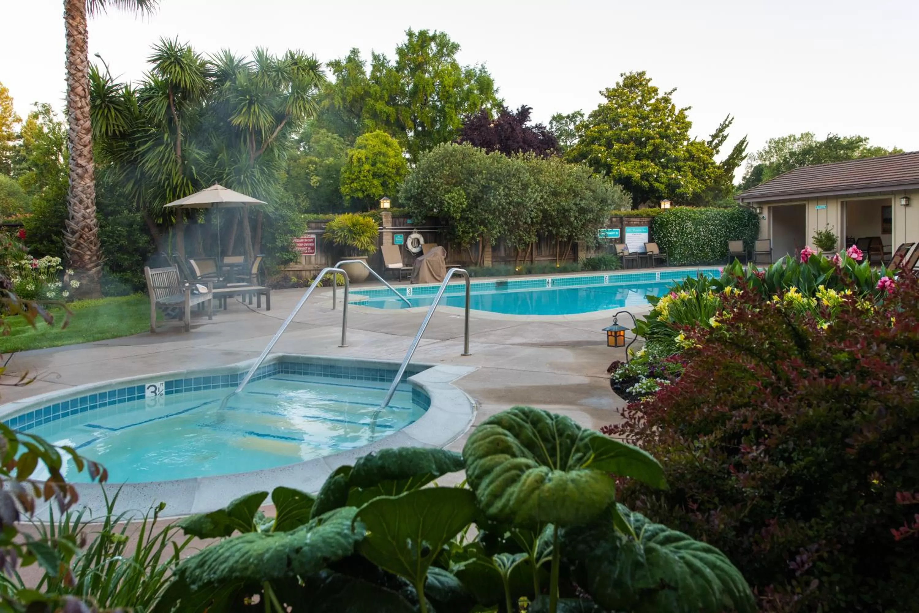 Swimming pool in El Pueblo Inn