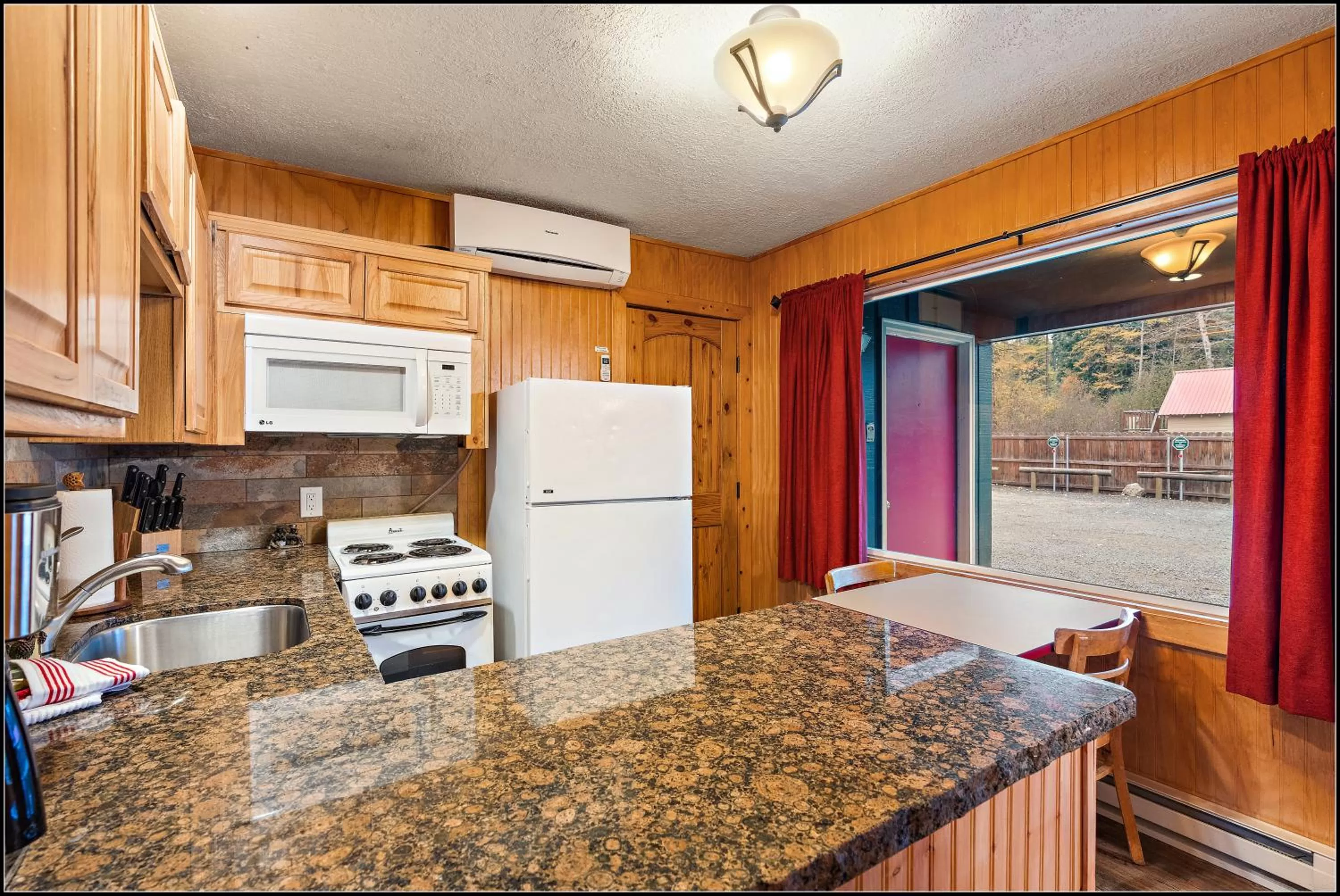 Kitchen or kitchenette in Brundage Bungalows