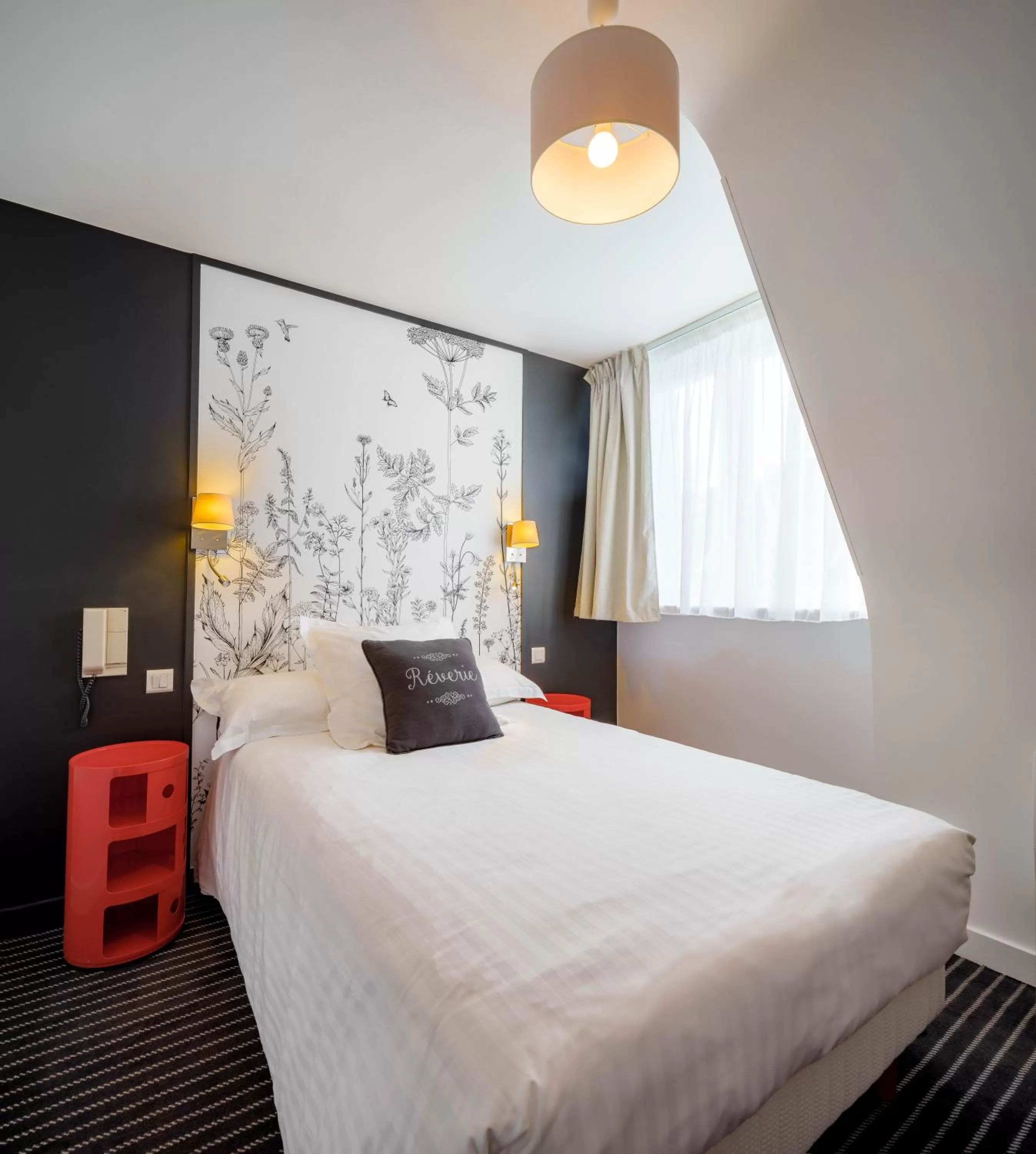 Bedroom, Bed in Hôtel La Résidence des Artistes