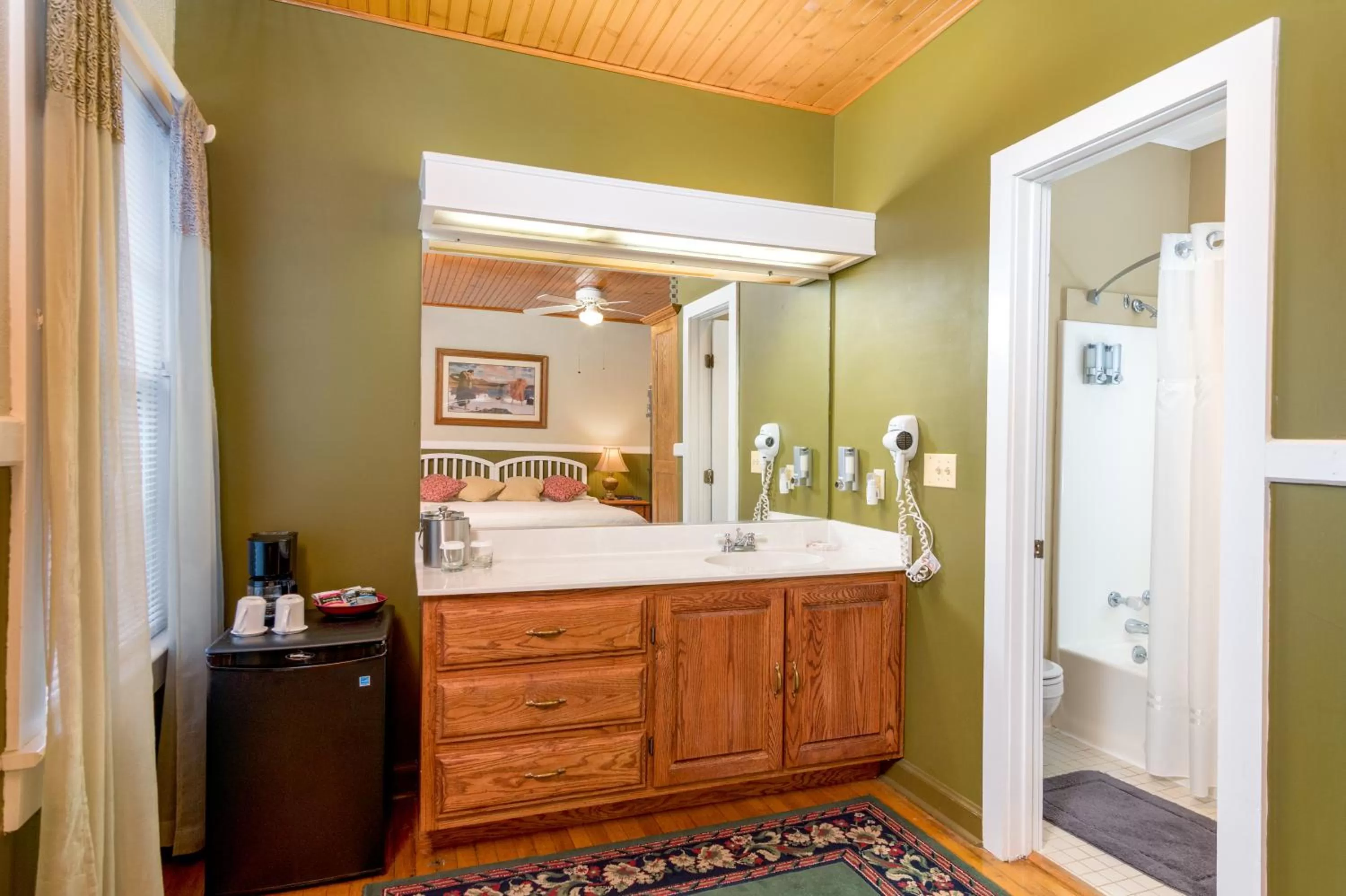 Bathroom in Highland Lake Inn & Resort - Flat Rock