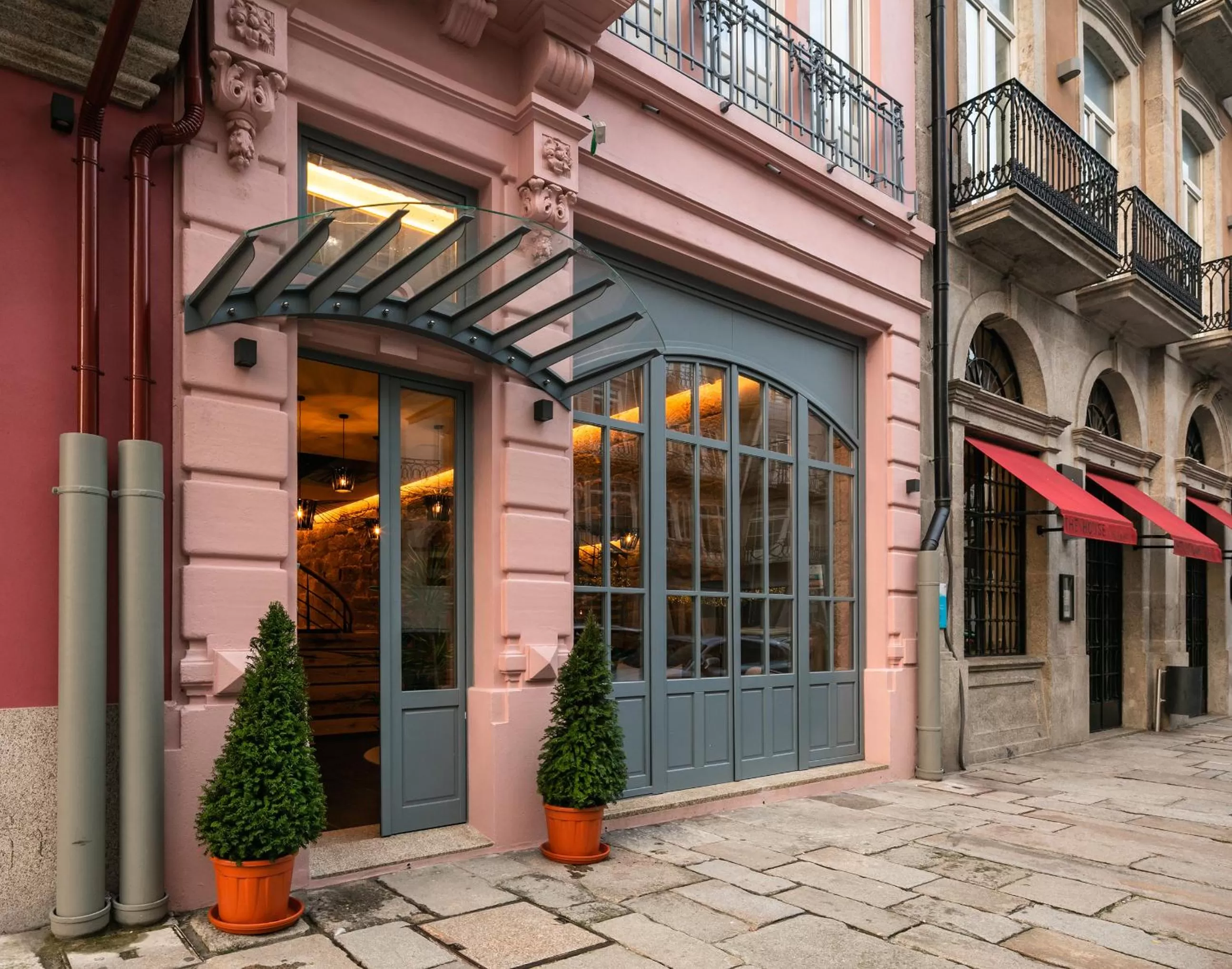 Facade/entrance in Porto River Infante