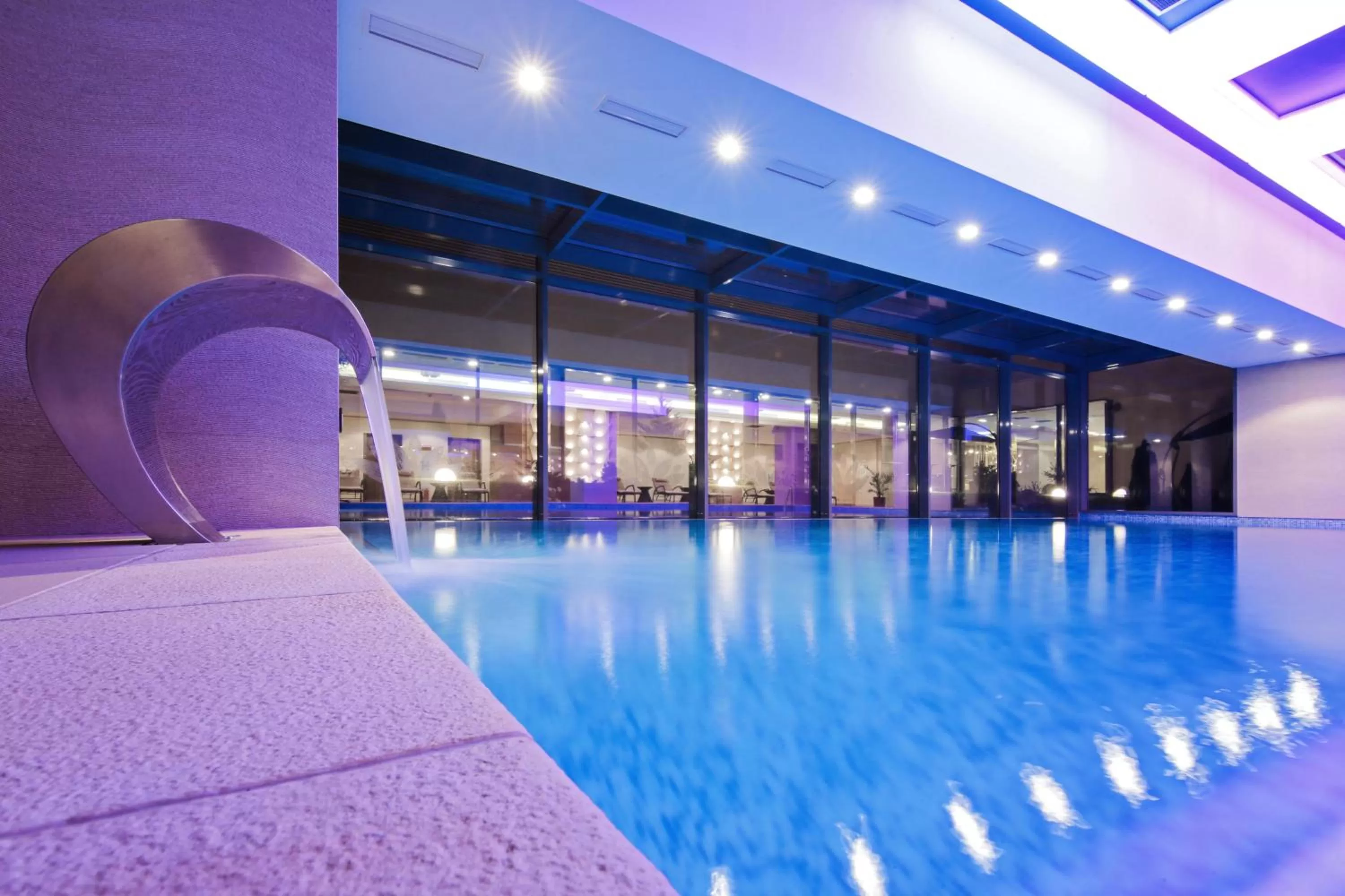 Swimming pool in Ramada Plaza Craiova