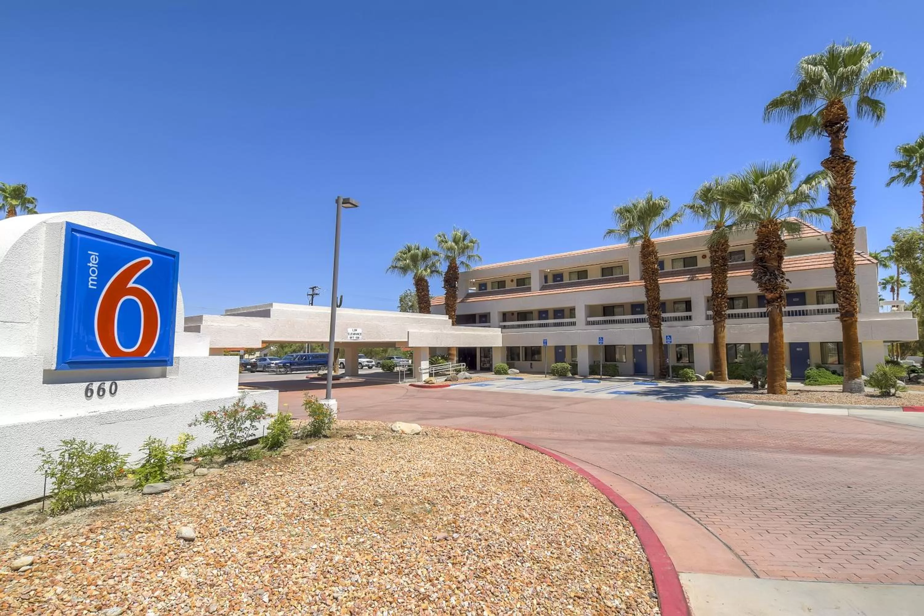 Facade/entrance in Motel 6-Palm Springs, CA - Downtown