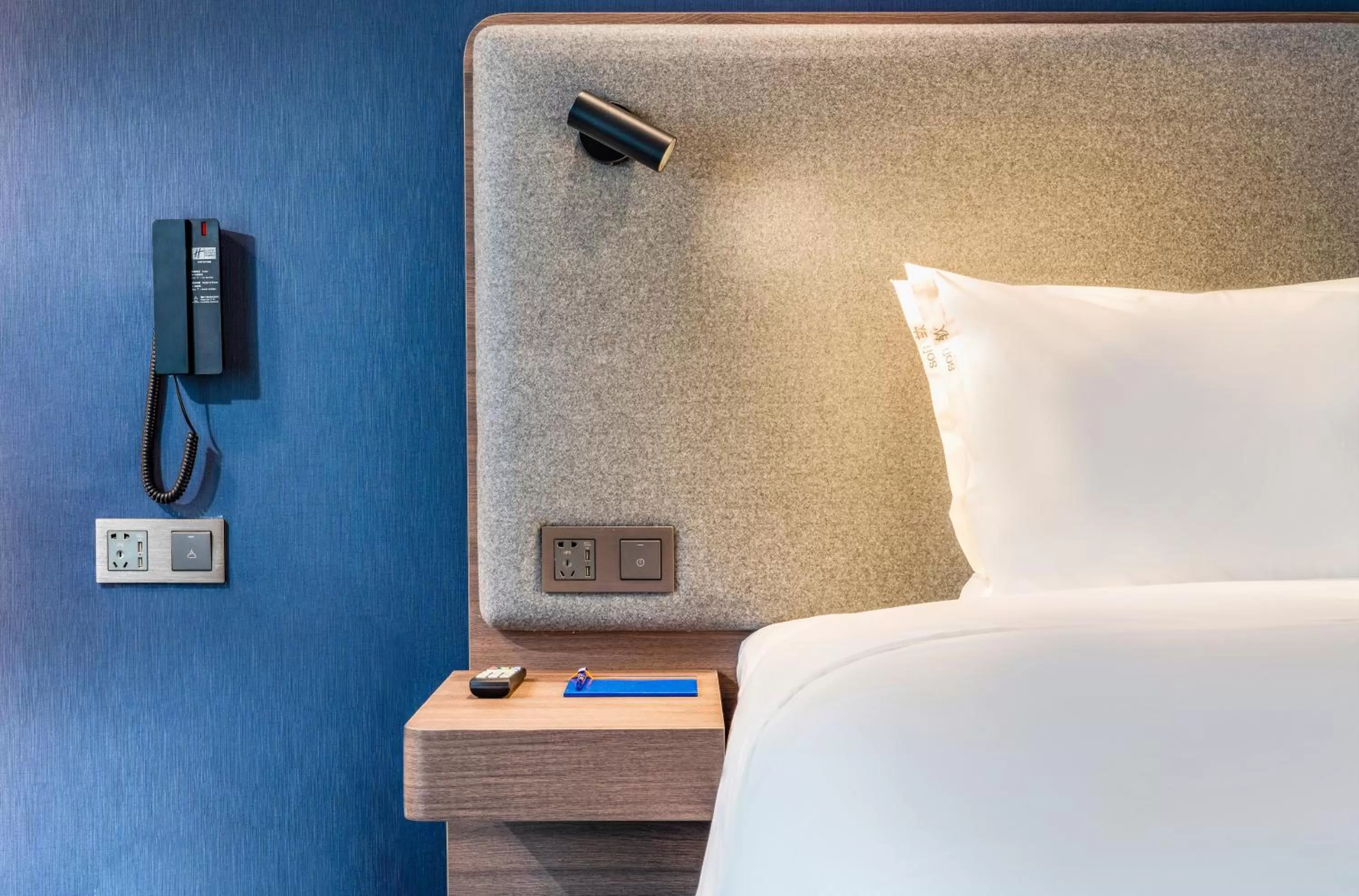 Bed in Holiday Inn Express Hangzhou Westlake East, an IHG Hotel