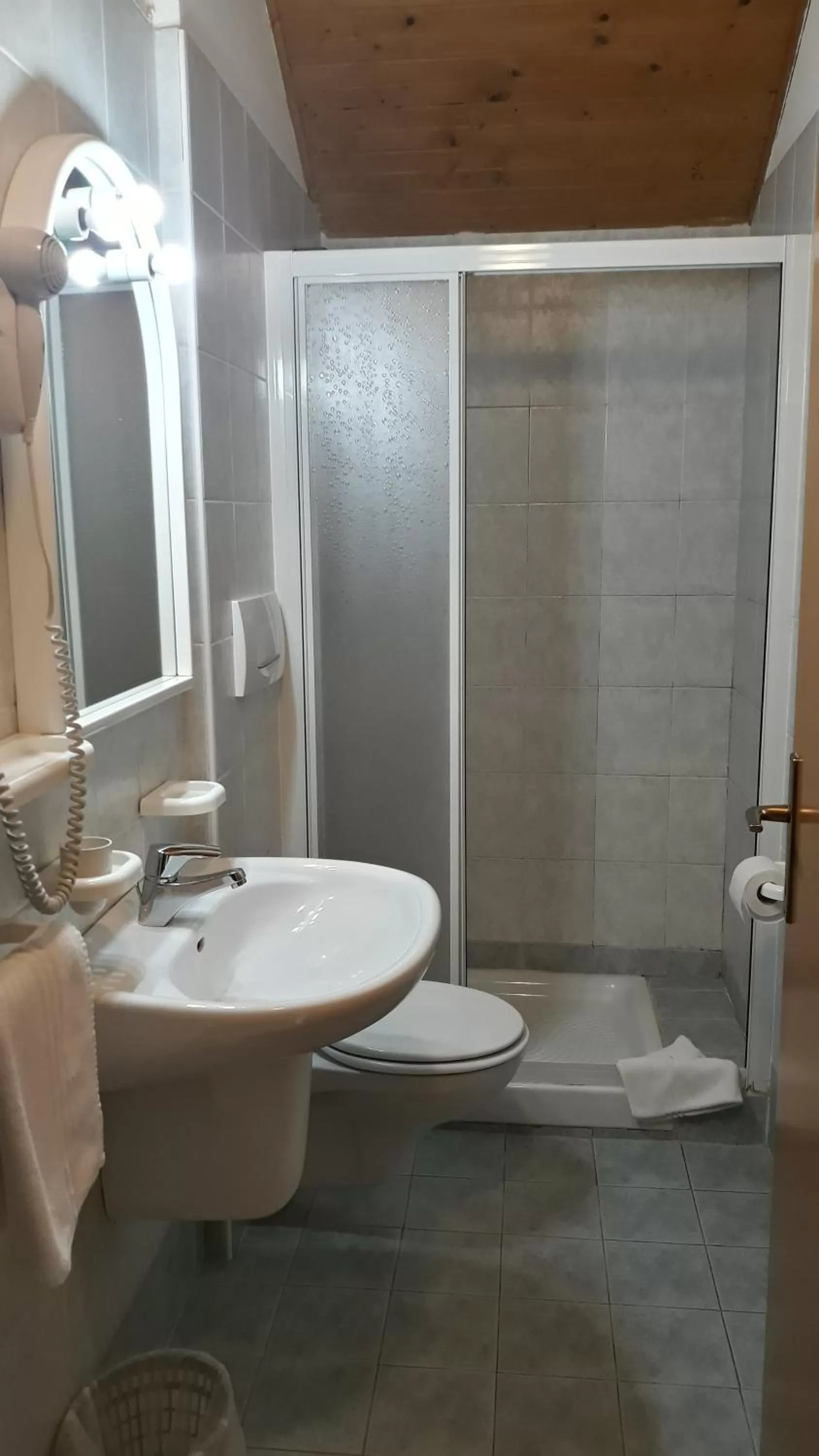 Shower in Hotel Karinhall