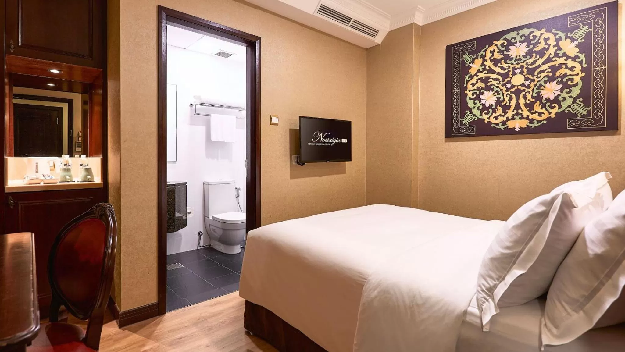 Bedroom, Bed in Nostalgia Hotel