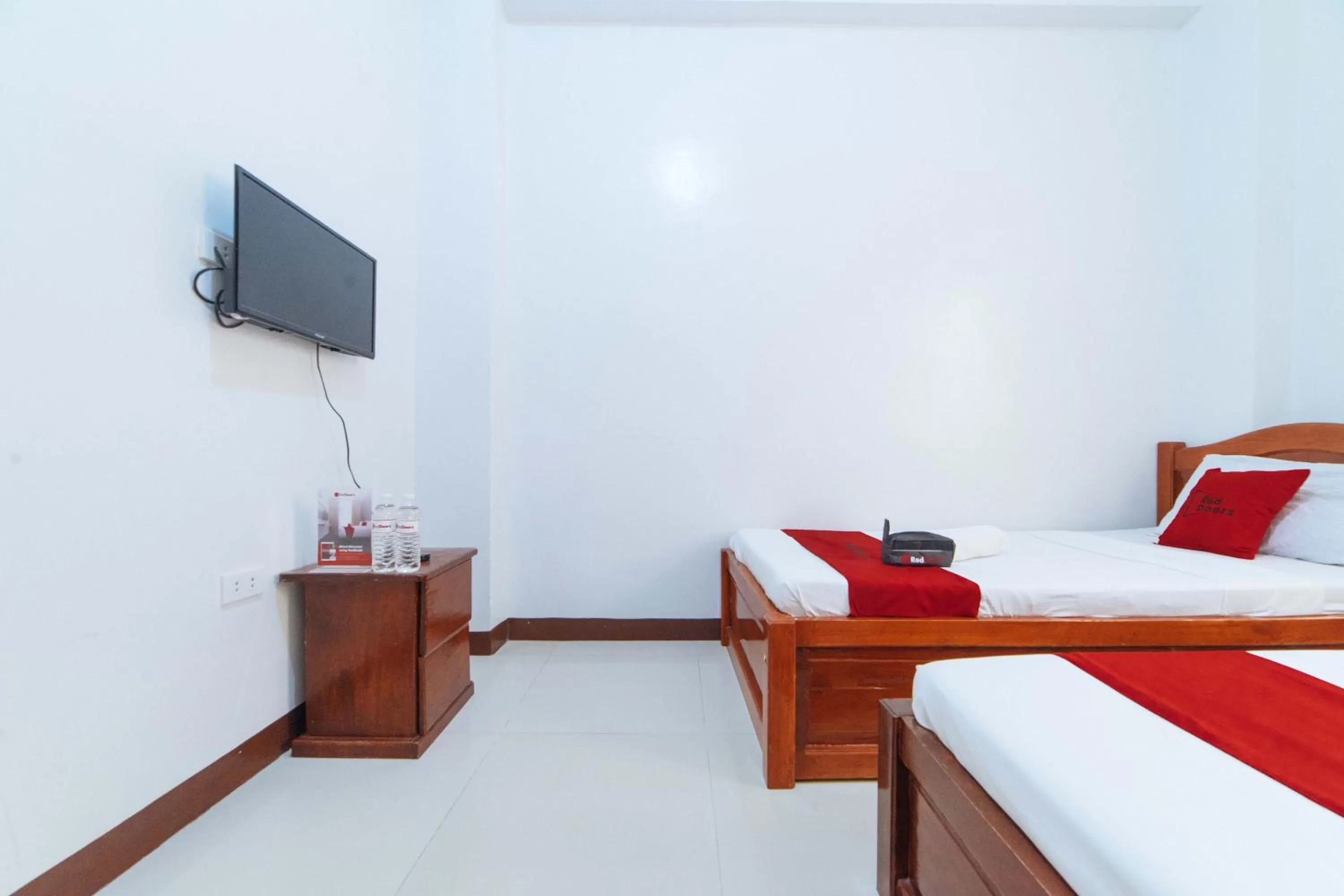 TV and multimedia, Bed in RedDoorz @ D Maagma Street