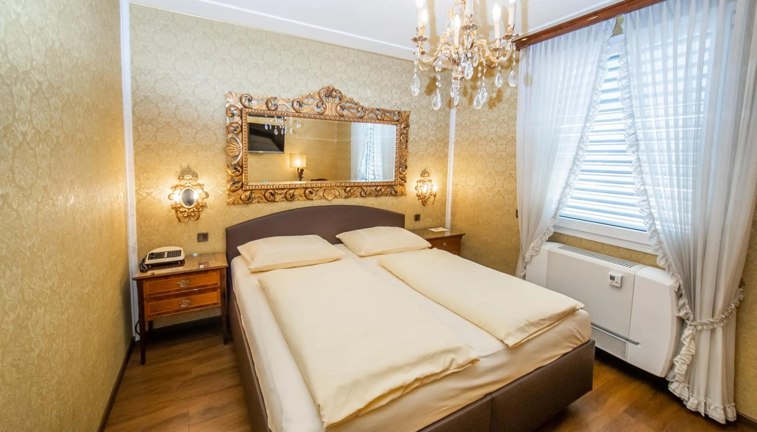 Photo of the whole room, Bed in Hotel Palais Porcia