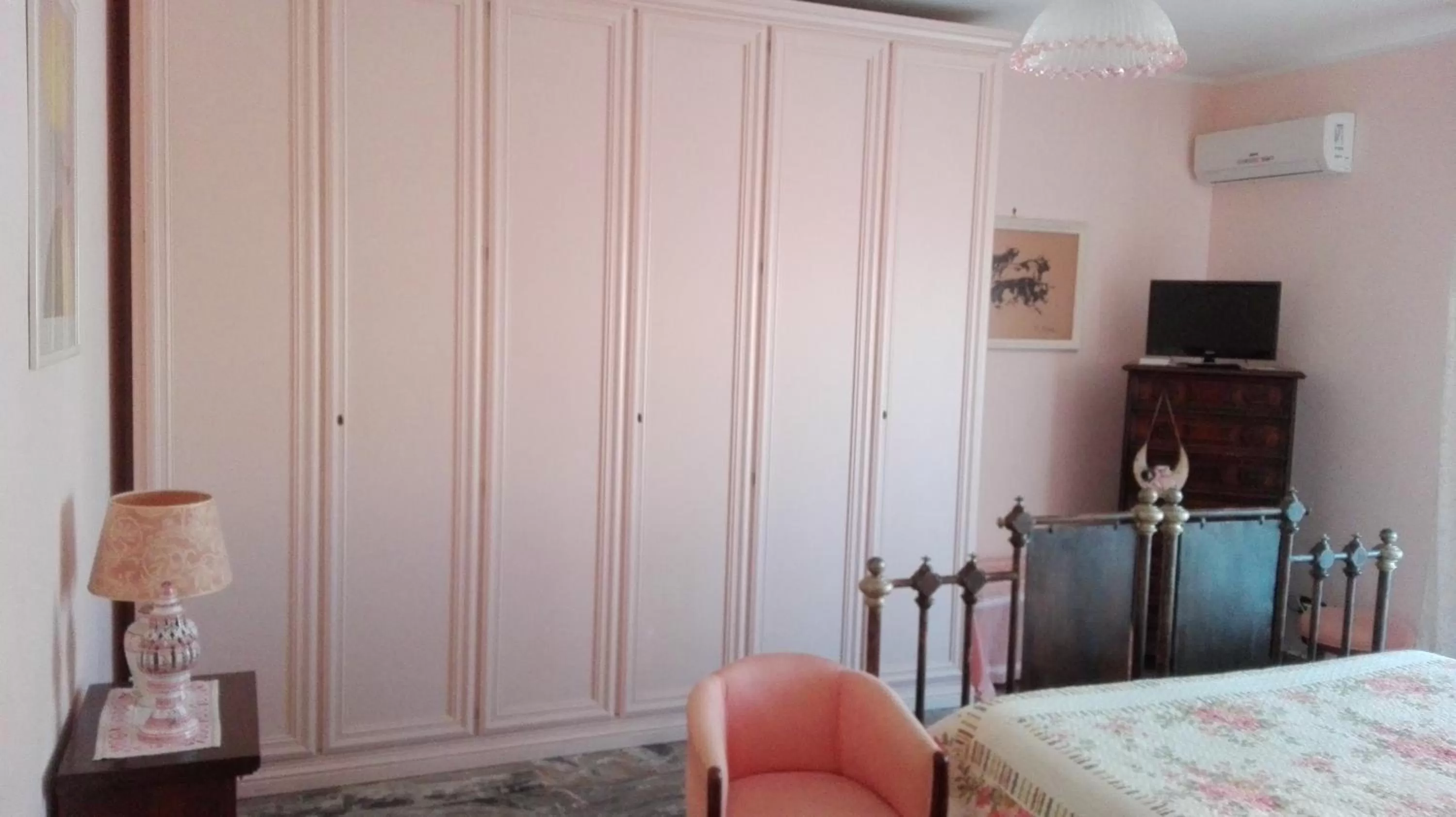 Bedroom, Bed in Agave