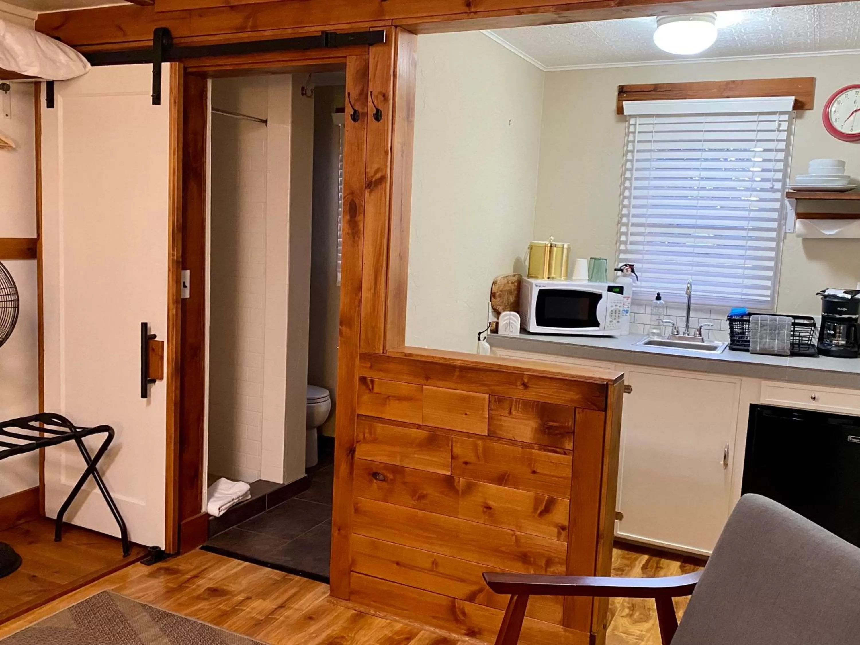 TV and multimedia in Left Coast Lodge - Pet Friendly