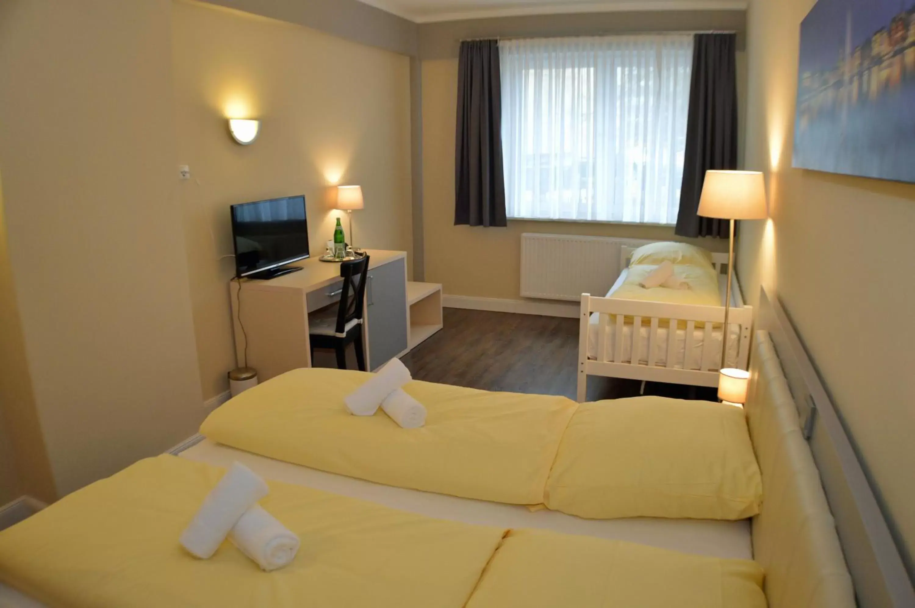 Comfort Triple Room in Hotel Jeta Comfort Triple Room in Hotel Jeta