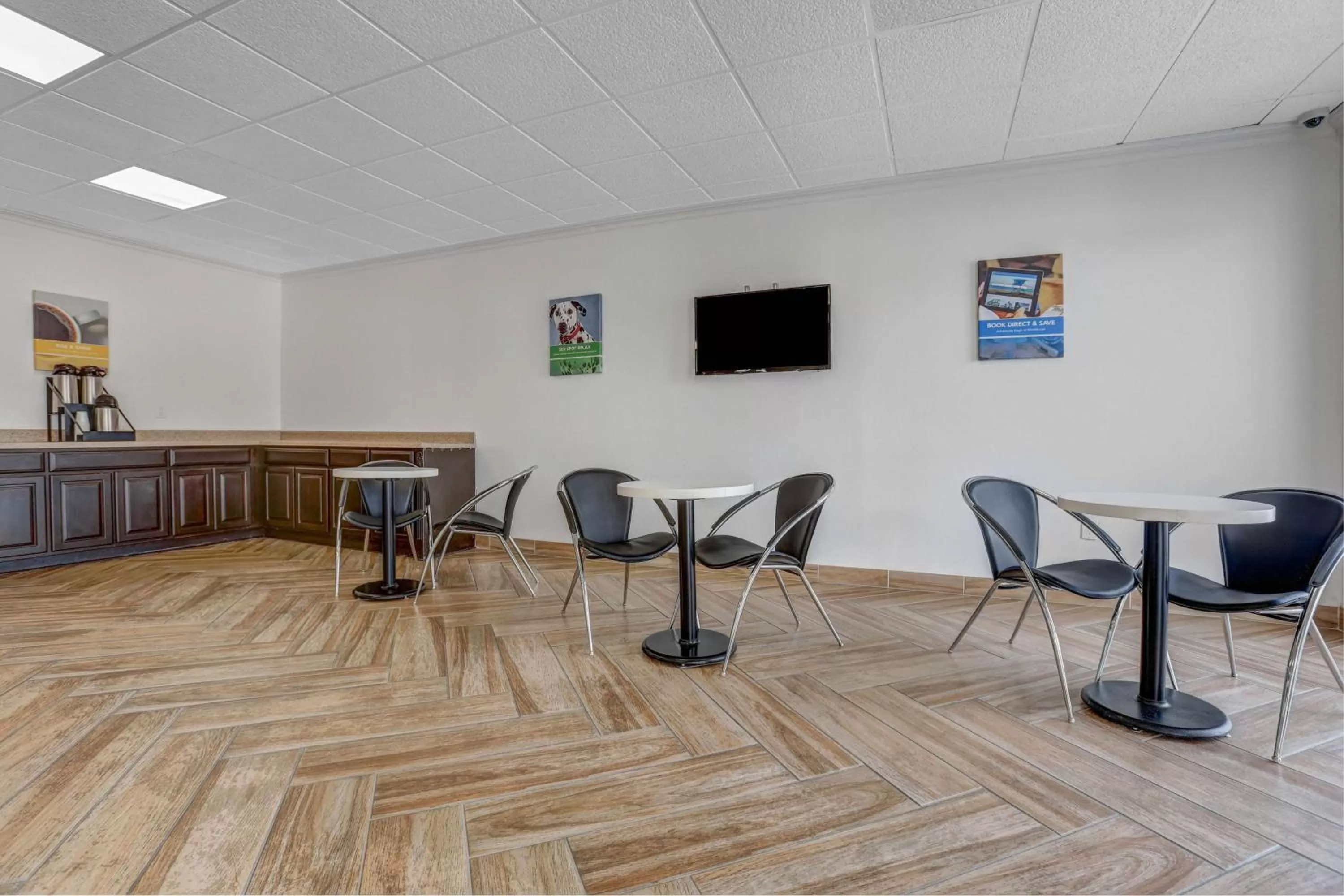 Property building in Motel 6-Jacksonville, NC