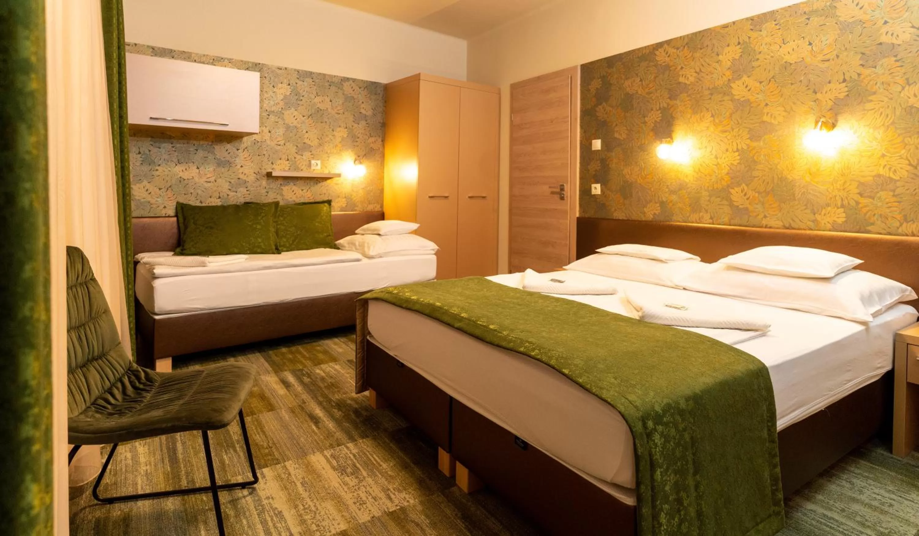 Photo of the whole room, Bed in Teátrum Boutique Hotel