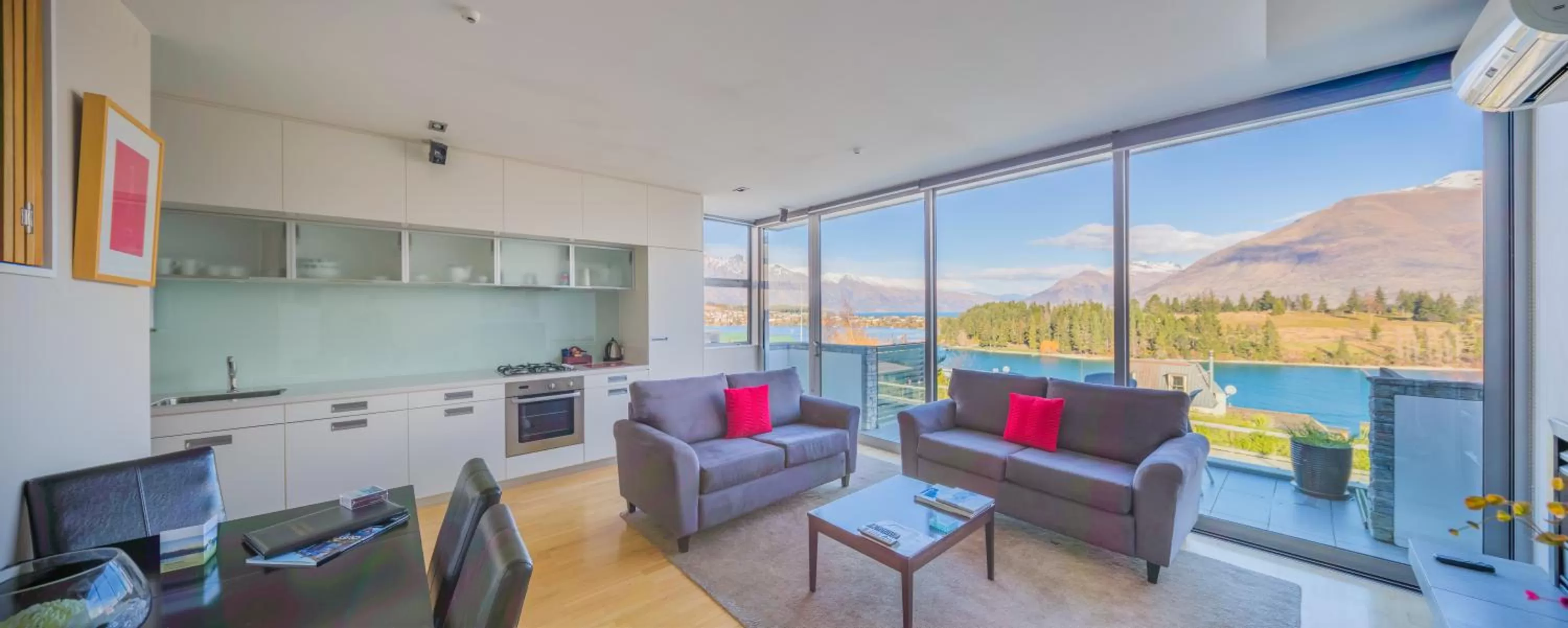 Kitchen or kitchenette in Swiss-Belsuites Pounamu Queenstown