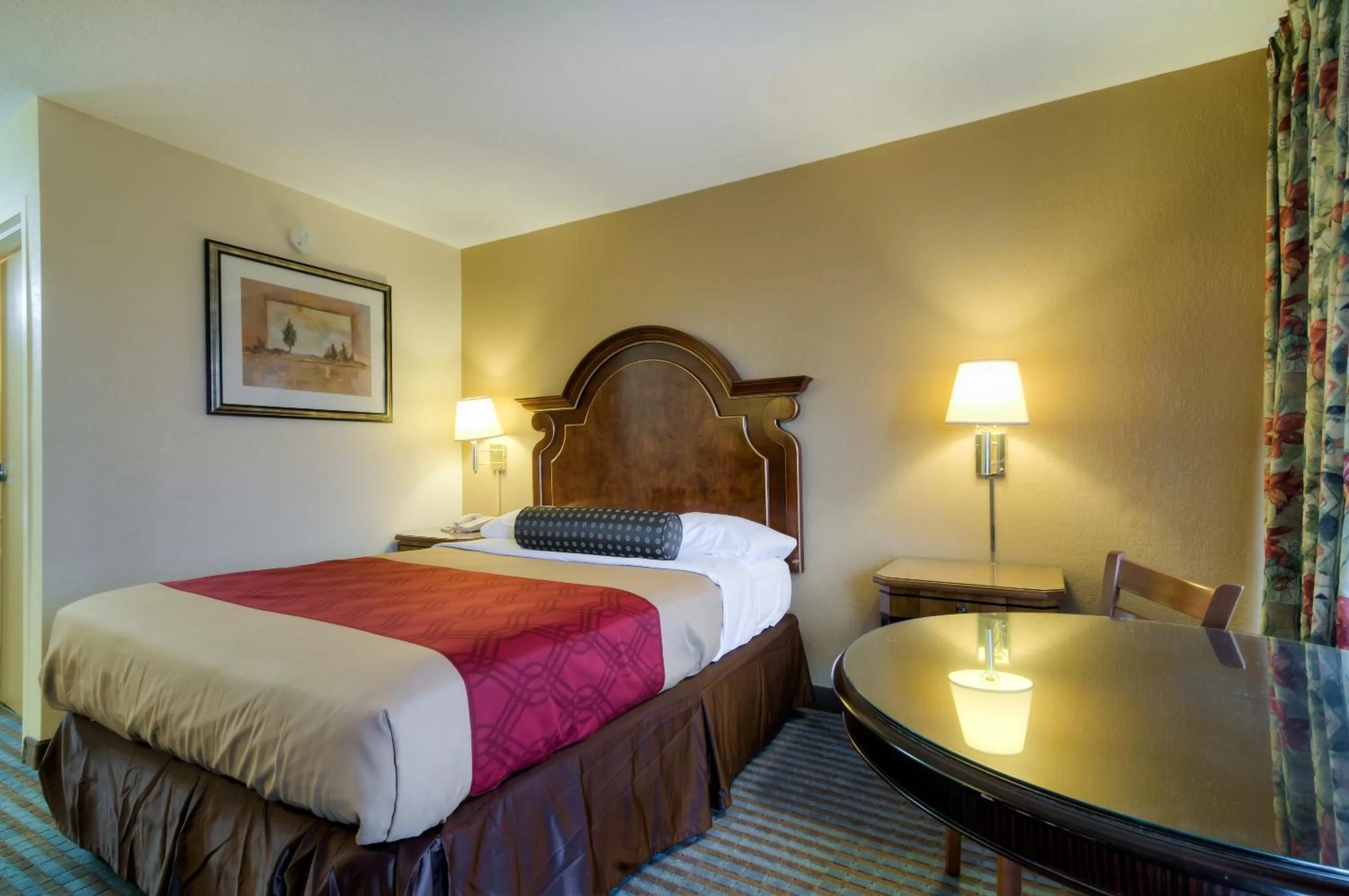 Queen Room - Non-Smoking in Econo Lodge