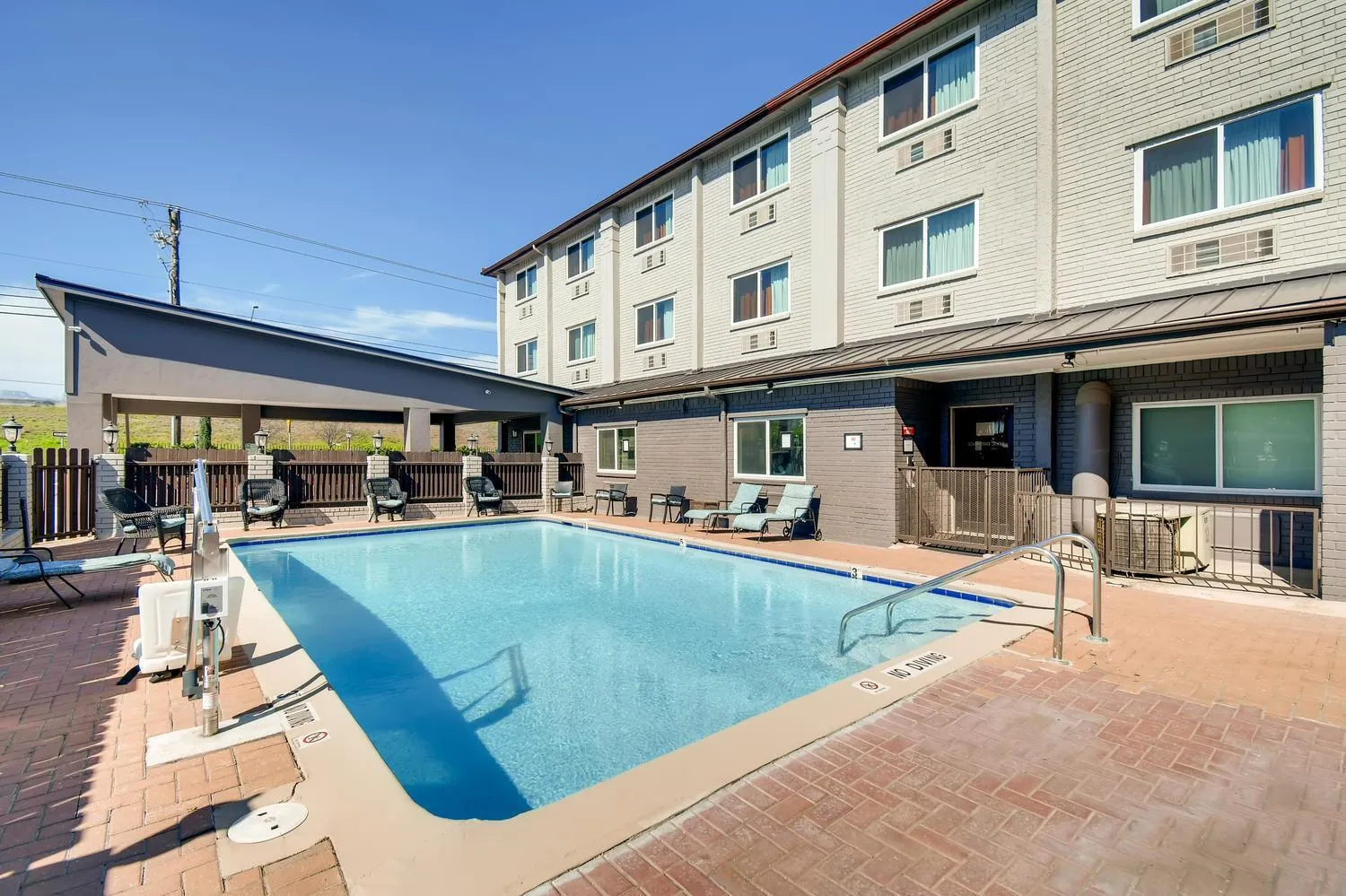 Swimming pool in Orangewood Inn and Suites Midtown