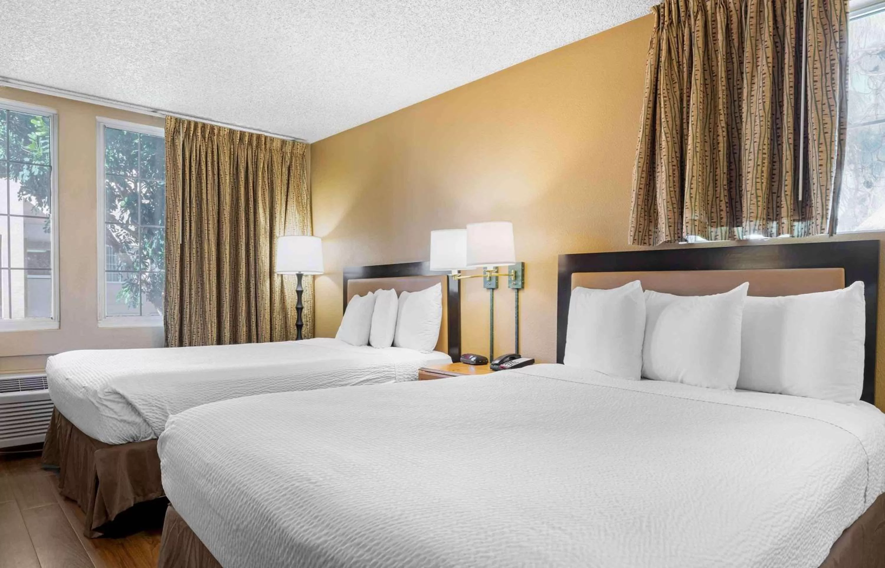 Bedroom, Bed in Extended Stay America Suites - San Diego - Fashion Valley