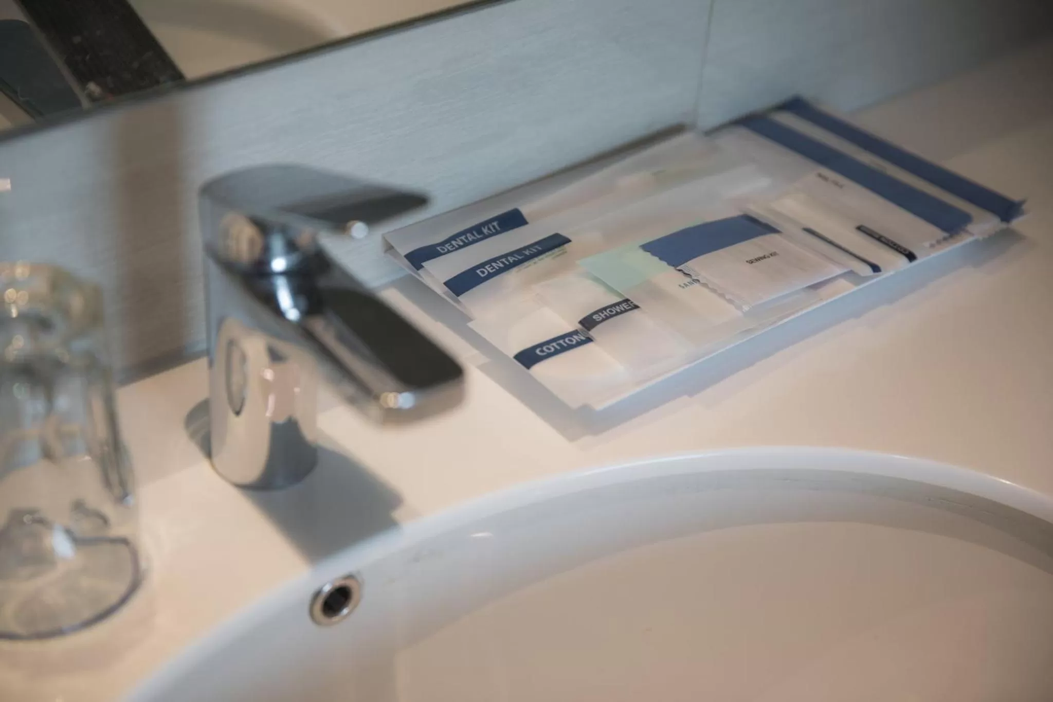 Lobby or reception in Holiday Inn Express Jakarta International Expo by IHG