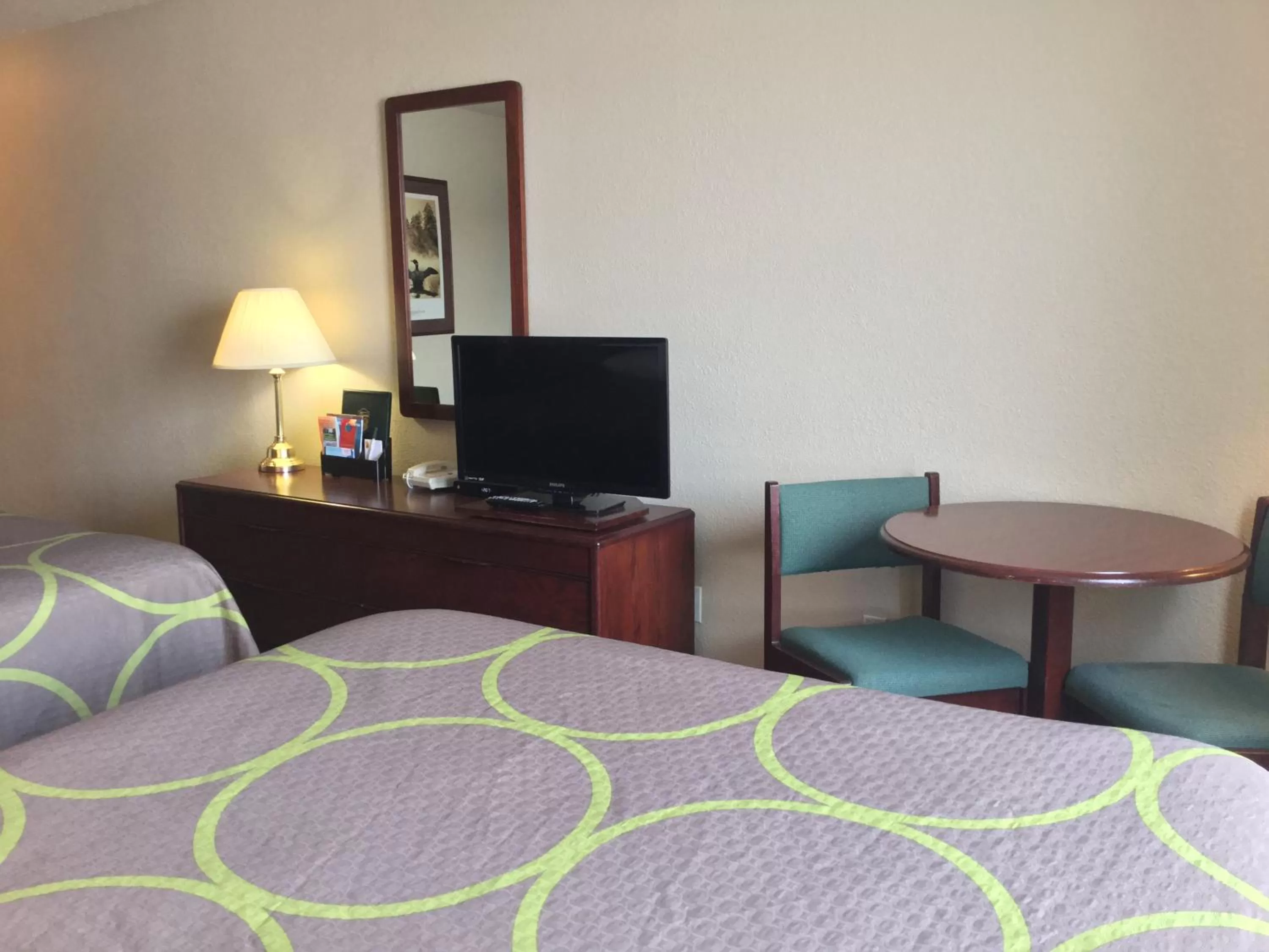 Photo of the whole room, Bed in Super 8 by Wyndham Portage La Prairie MB