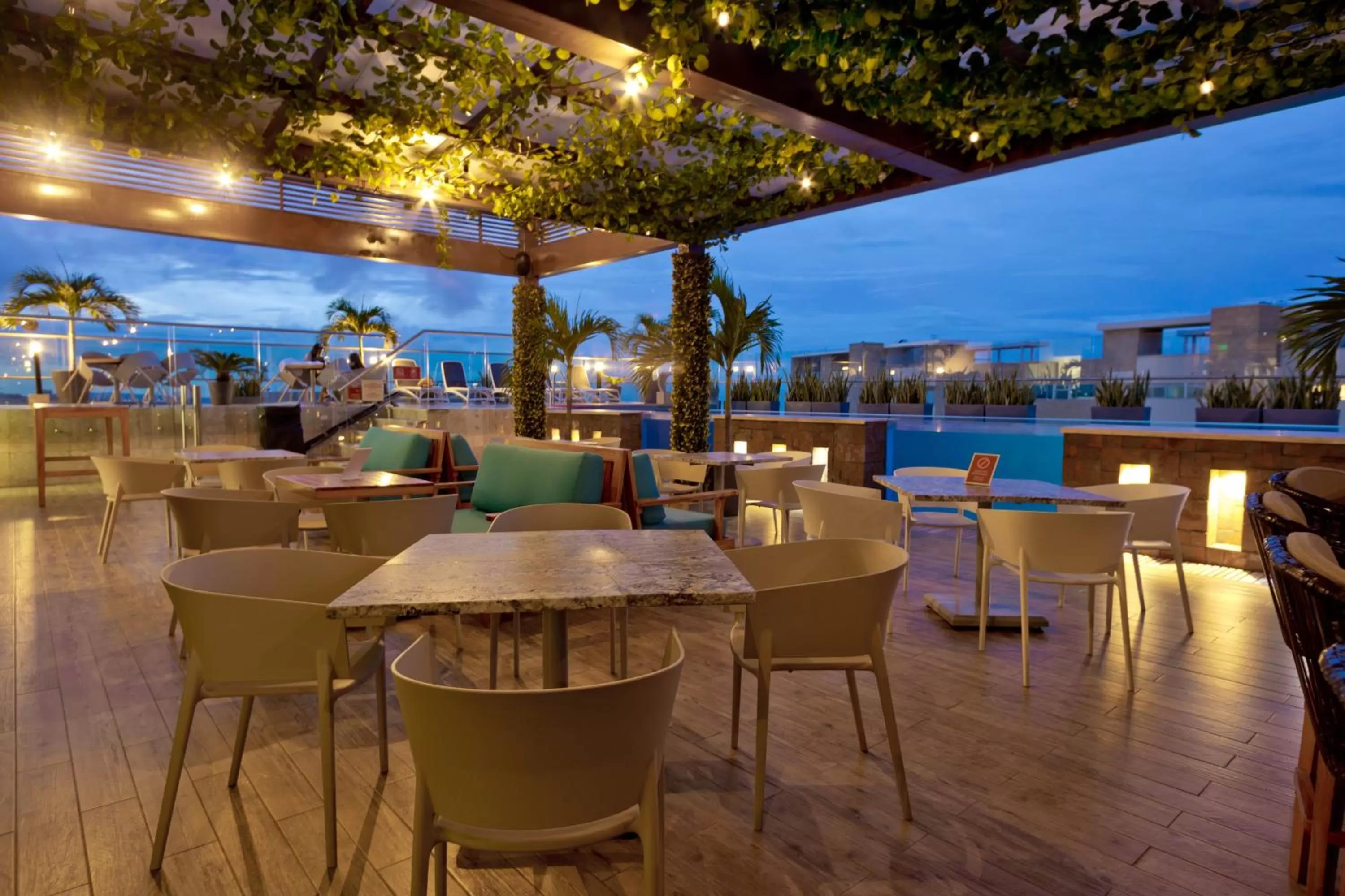 Swimming pool in Crowne Plaza Barranquilla by IHG