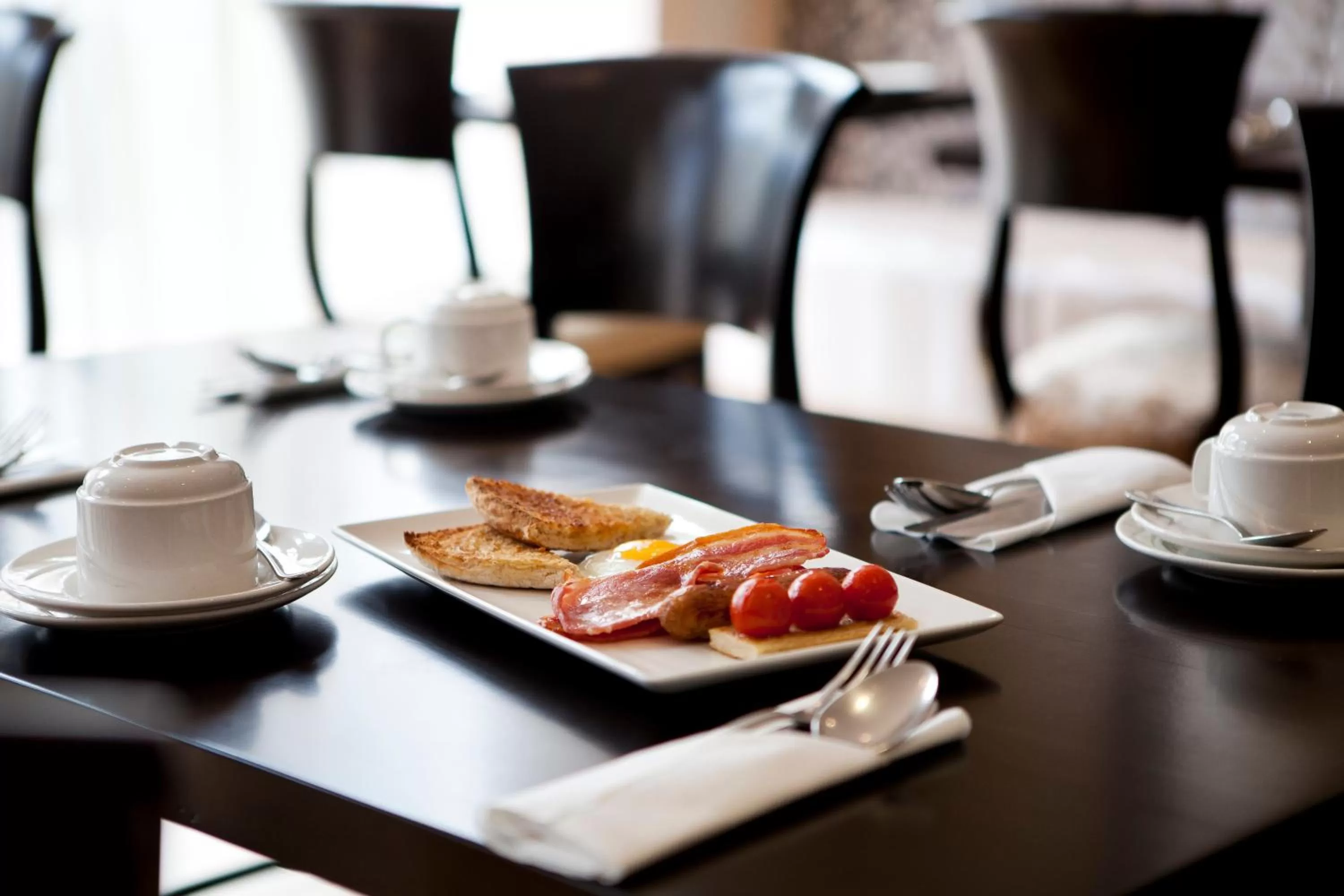 Restaurant/places to eat in Tara Lodge