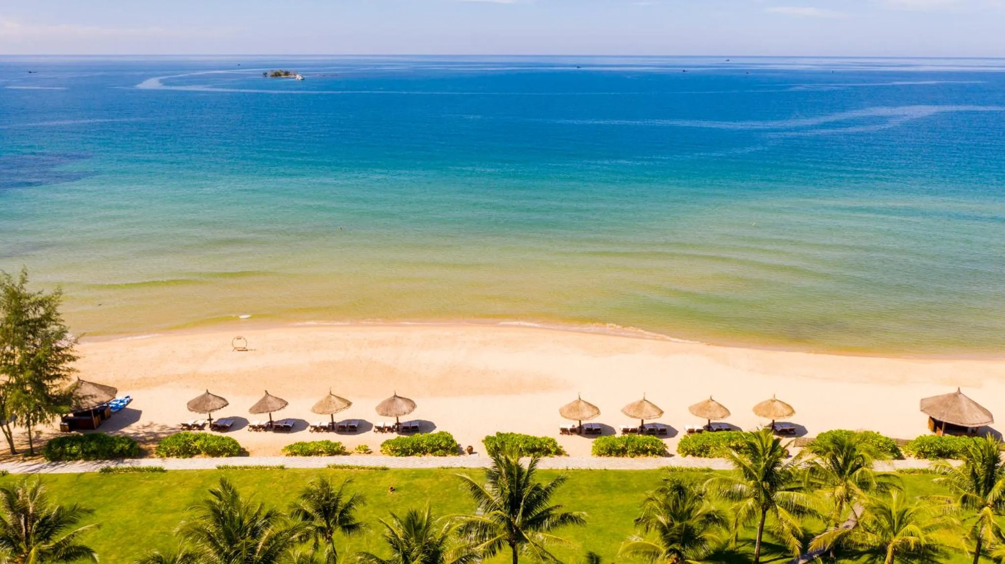Beach in Radisson Blu Resort Phu Quoc