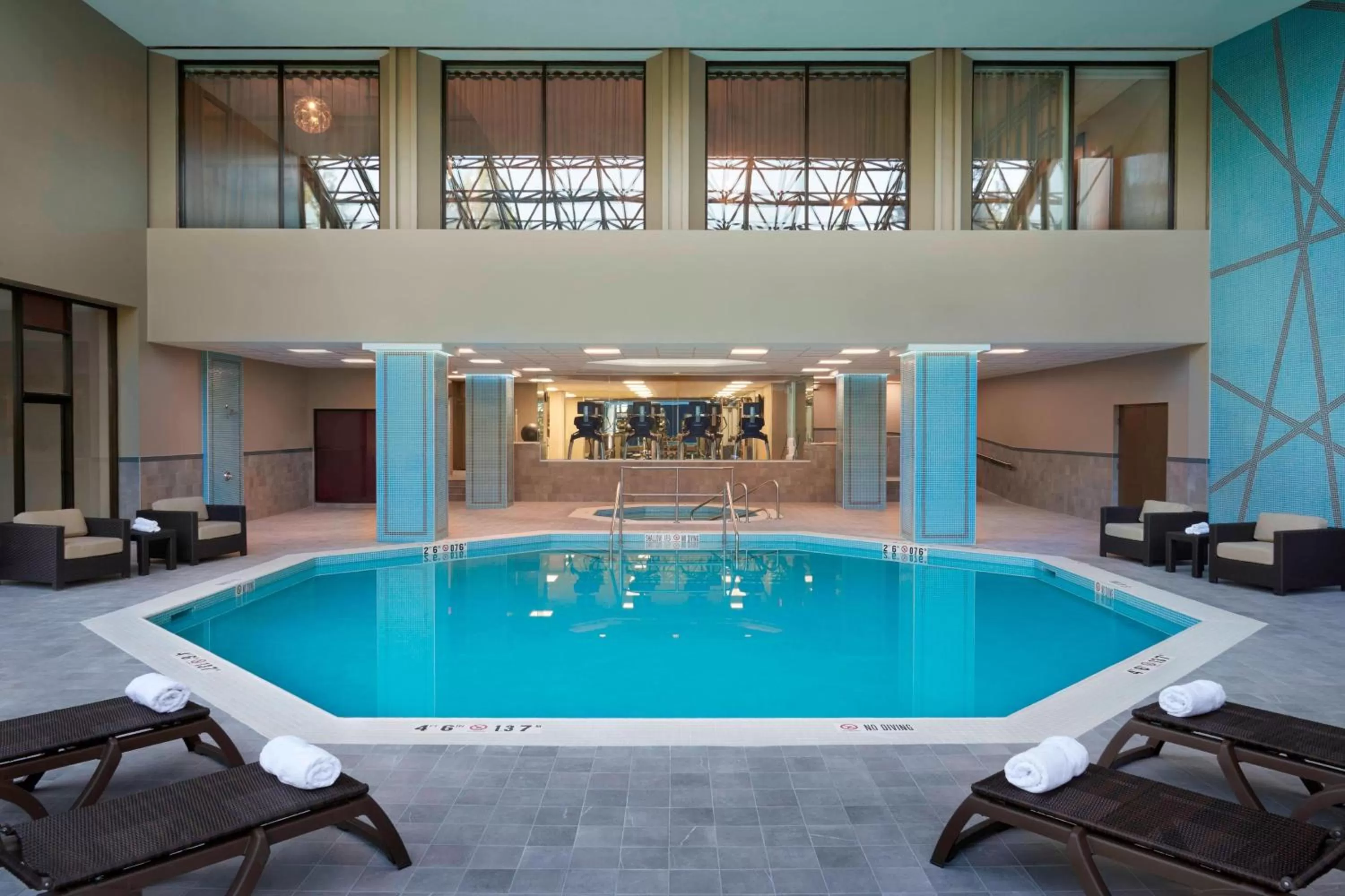 Swimming pool in Toronto Airport Marriott Hotel