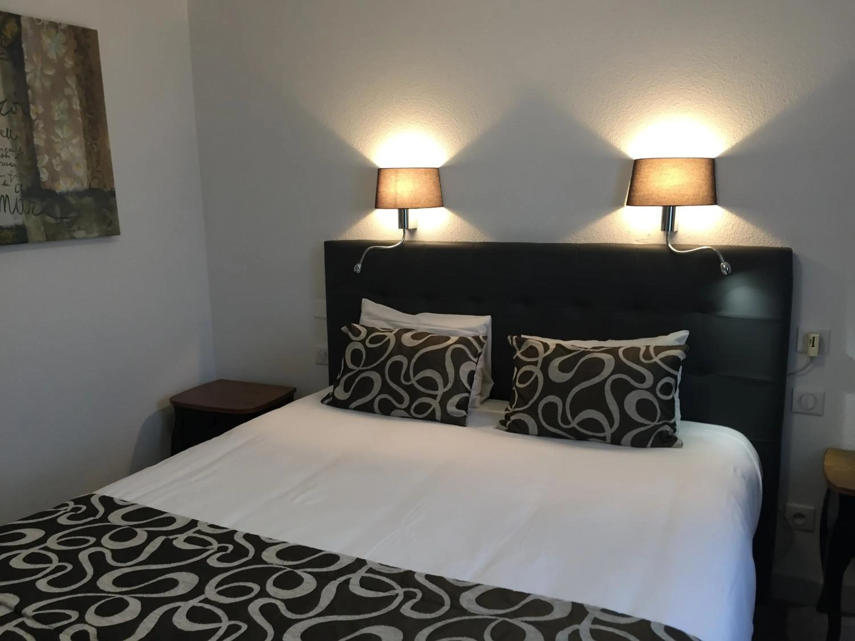 Decorative detail, Bed in Hôtel du Moulin