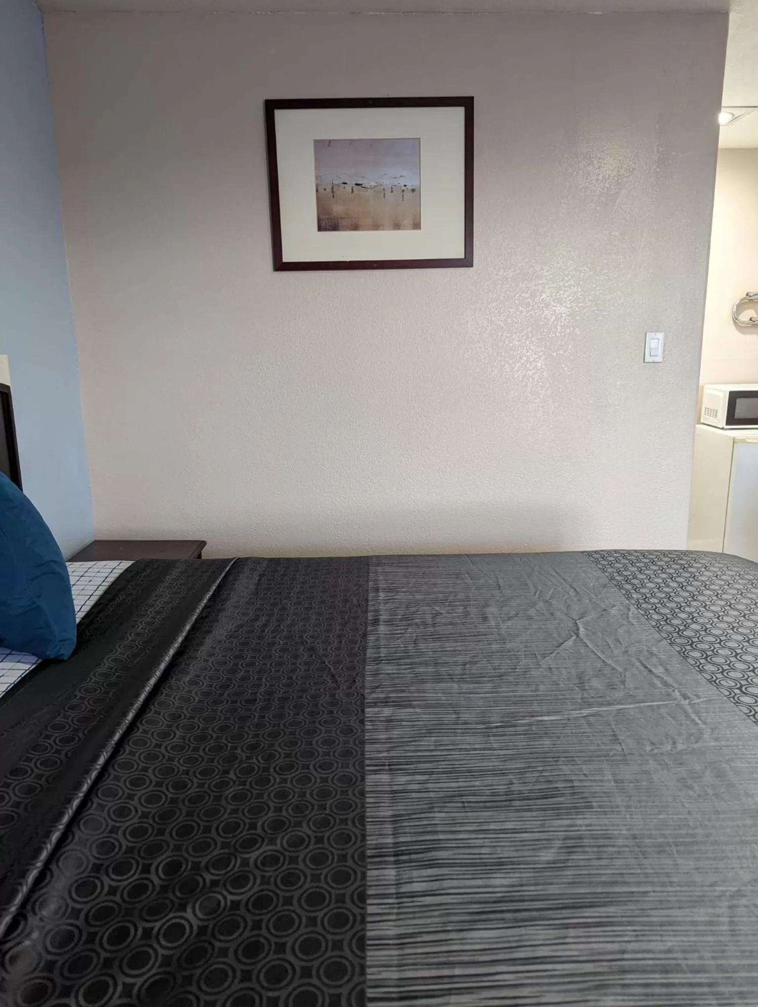 Bed in BEST MOTEL on Historic Route 66, Barstow