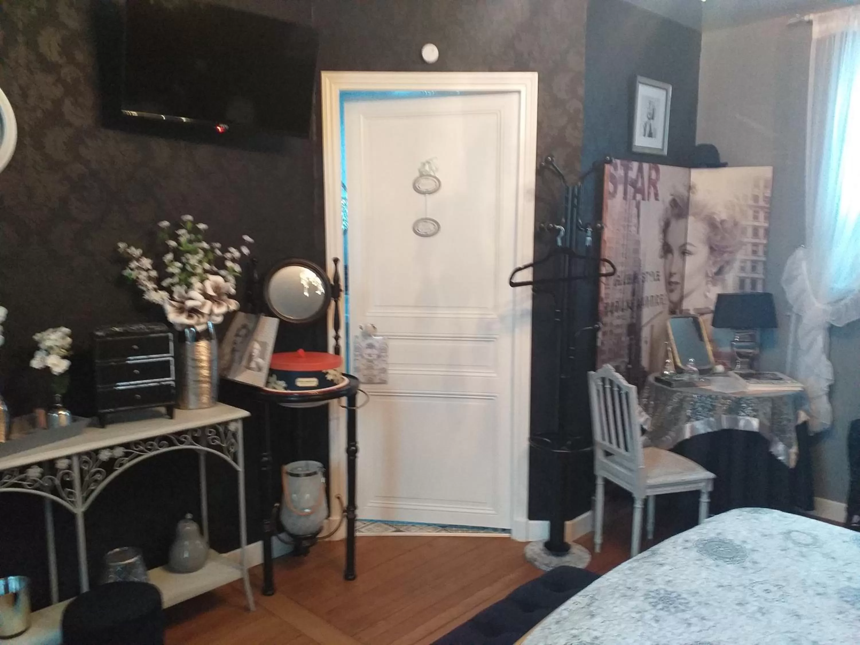 Bed in VILLA LES CAMELIAS