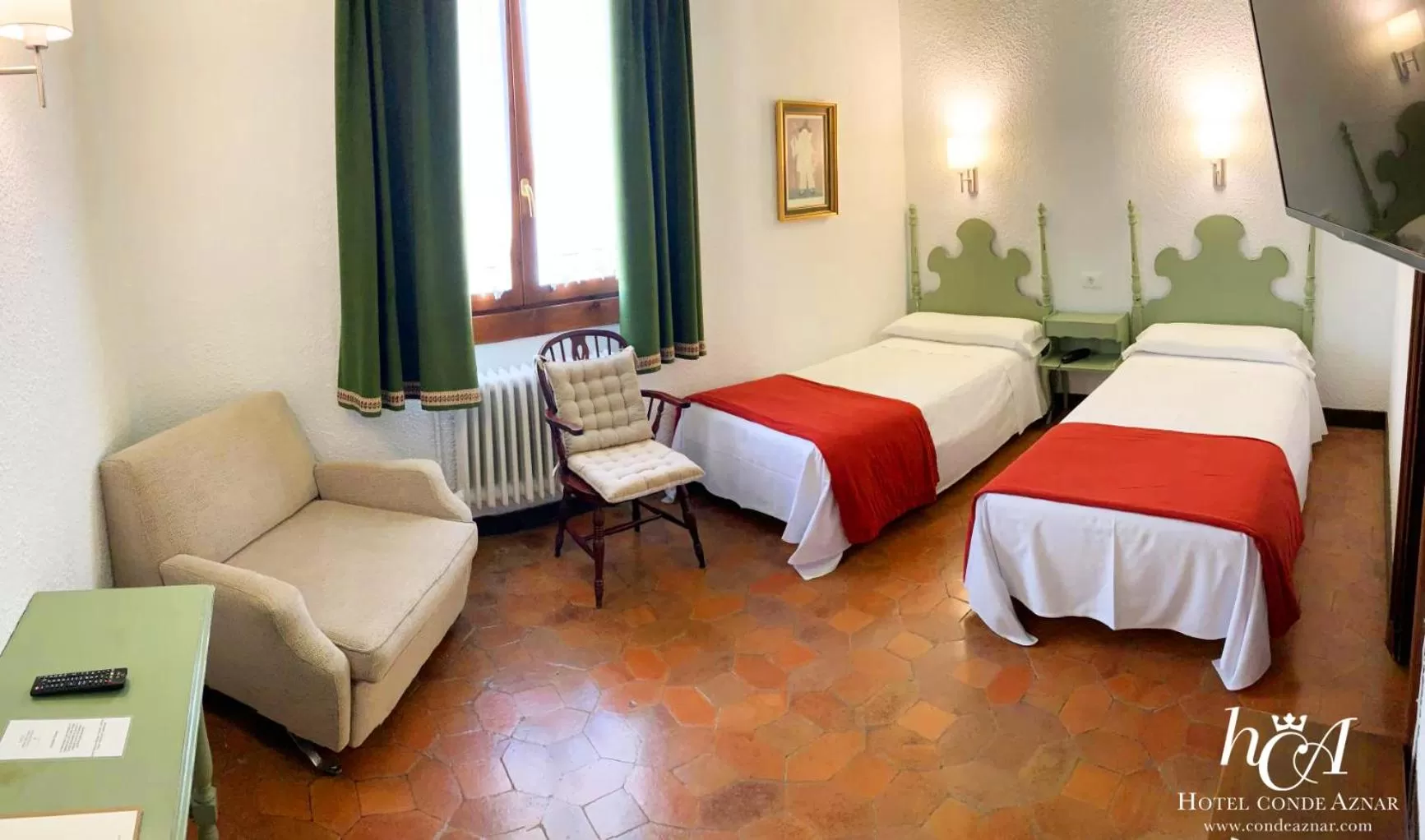 Photo of the whole room, Bed in Conde Aznar