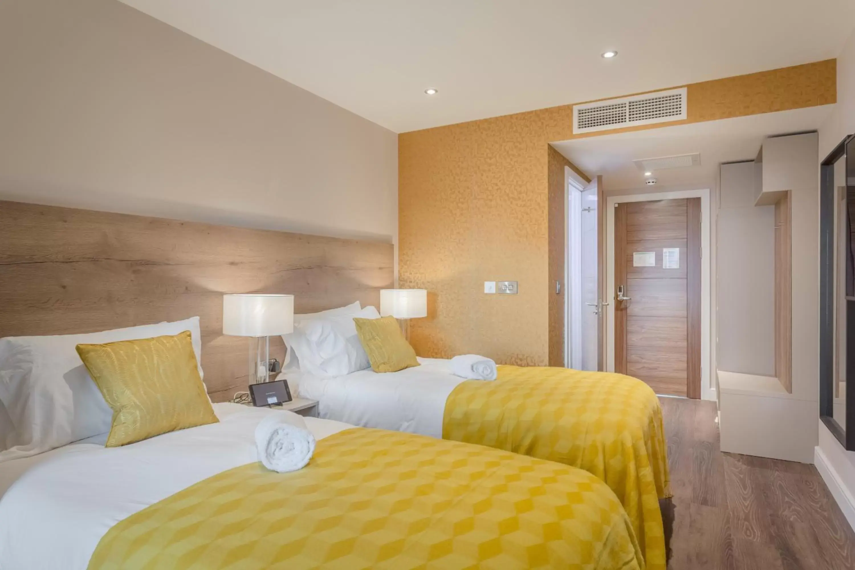 Twin Room in Dwell City Living Twin Room in Dwell City Living