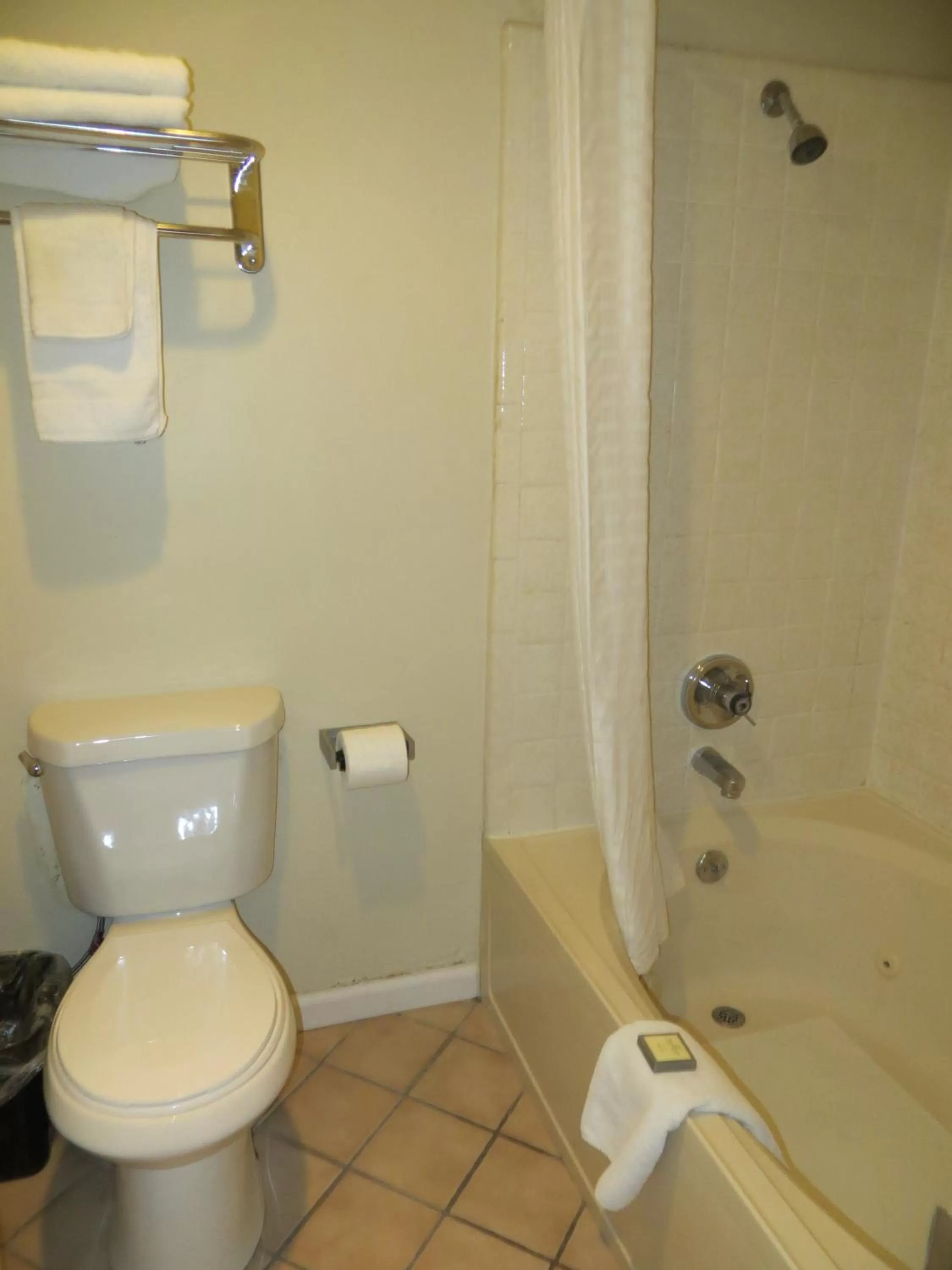 Bathroom in Bay Front Inn