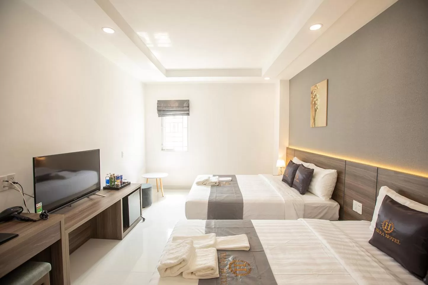 Communal lounge/ TV room, Bed in Hera Hotel Airport