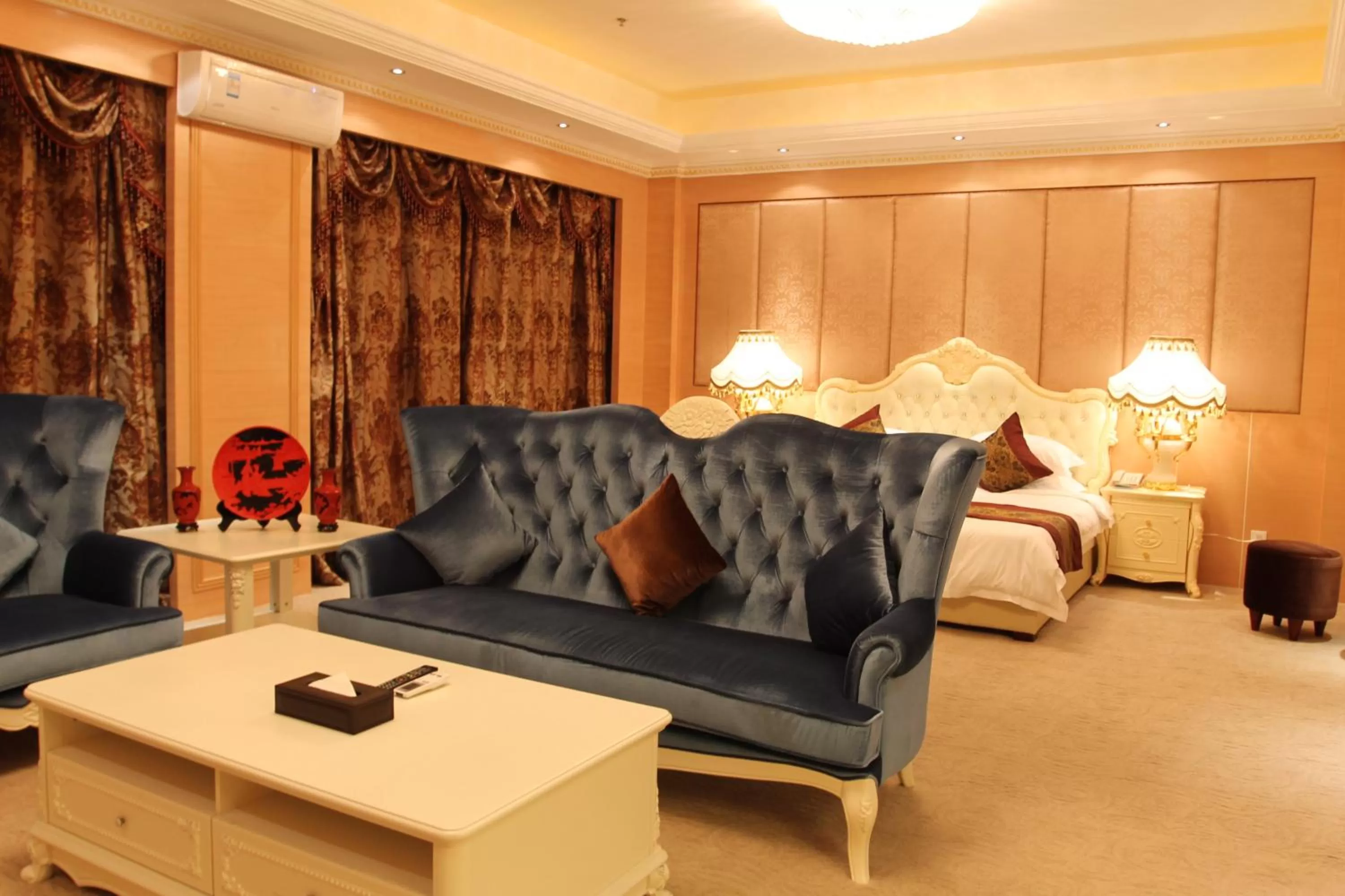 Living room, Seating Area in Sogecoa Golden Peacock