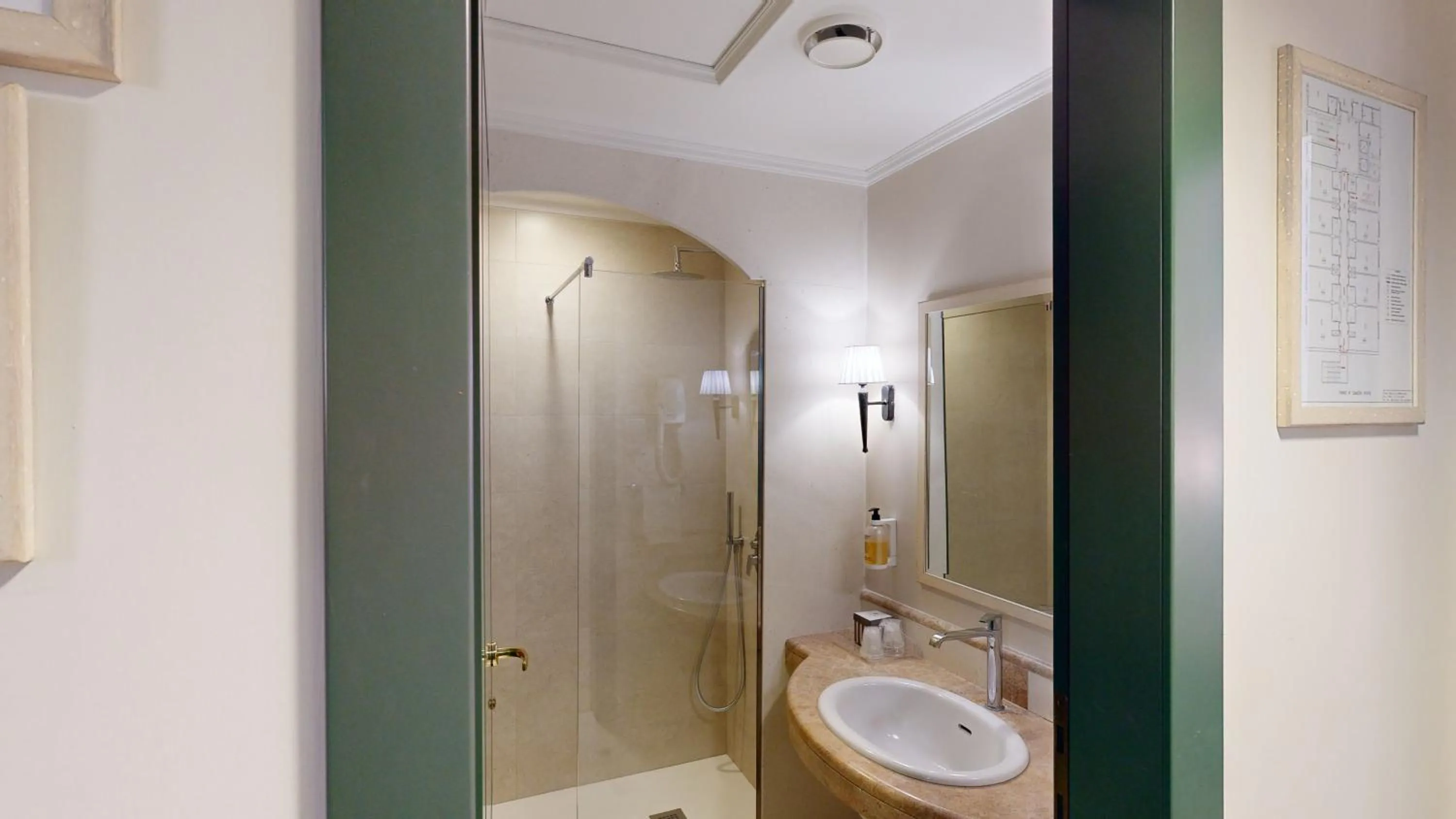 Shower in Relais La Fattoria