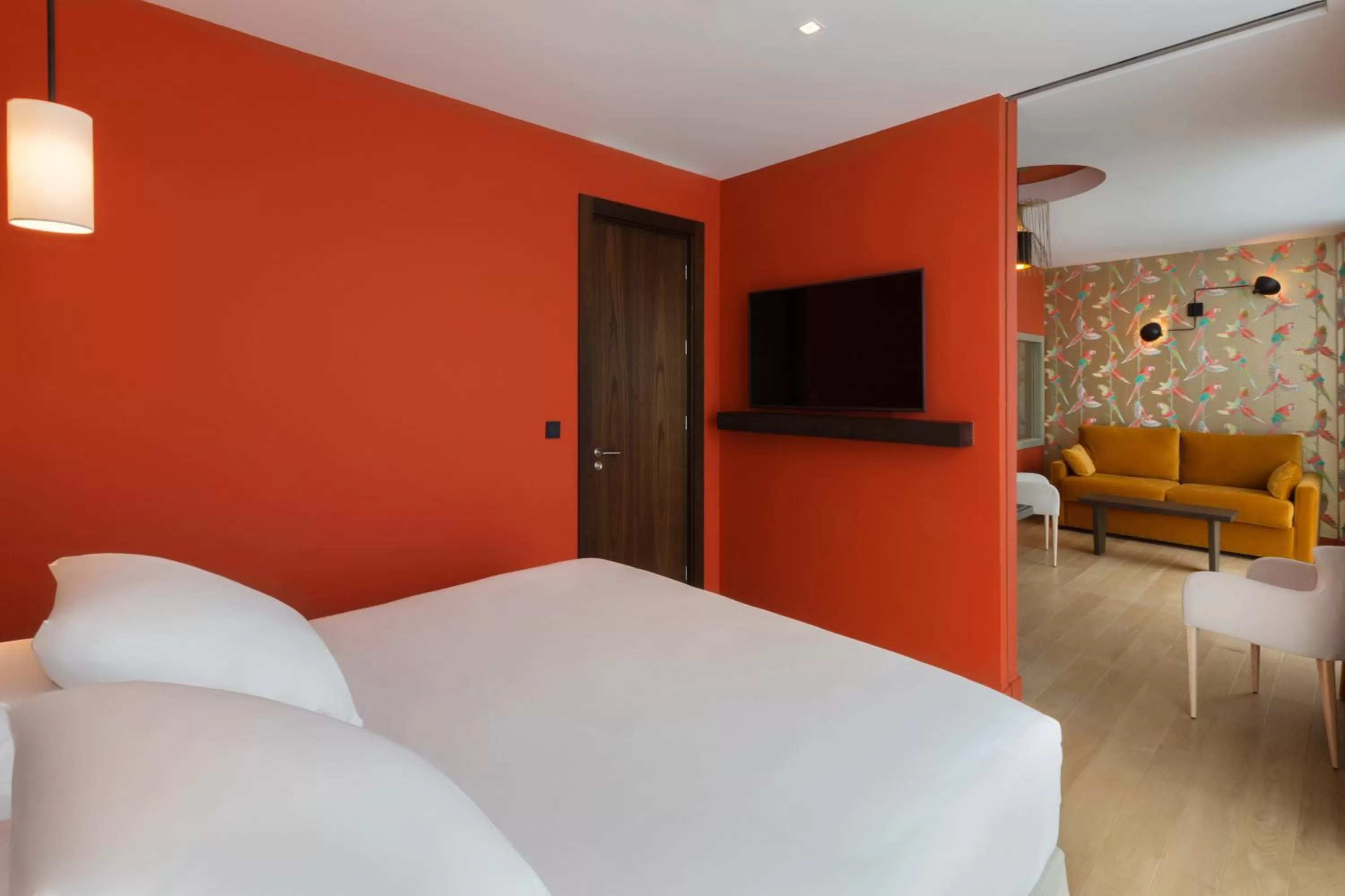 Photo of the whole room, Bed in Hotel L'Arbre Voyageur - LILLE