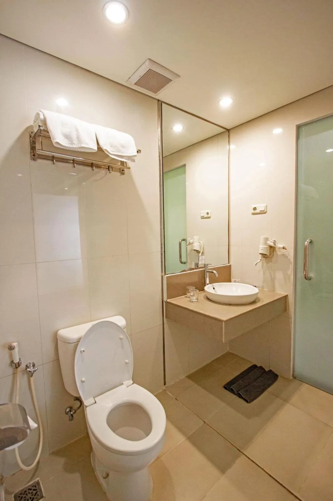 Bathroom in Hotel FortunaGrande Malioboro Yogyakarta