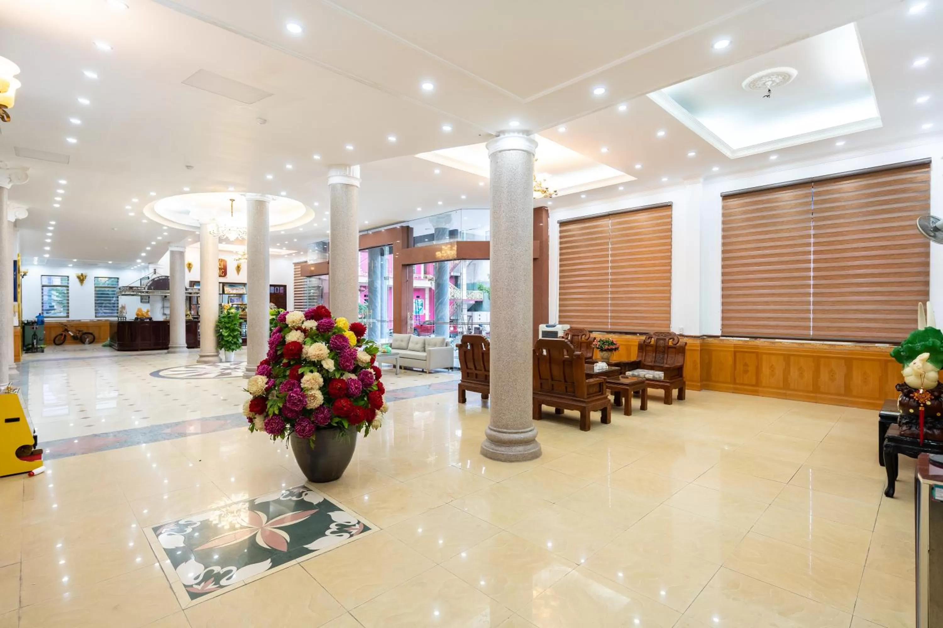 PHÚ QUÝ HOTEL near ĐÔNG KINH MARKET