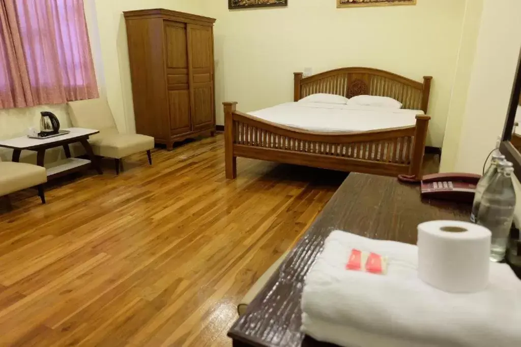 Superior Double or Twin Room in Prince Hotel Chiang Mai Superior Double or Twin Room in Prince Hotel Chiang Mai