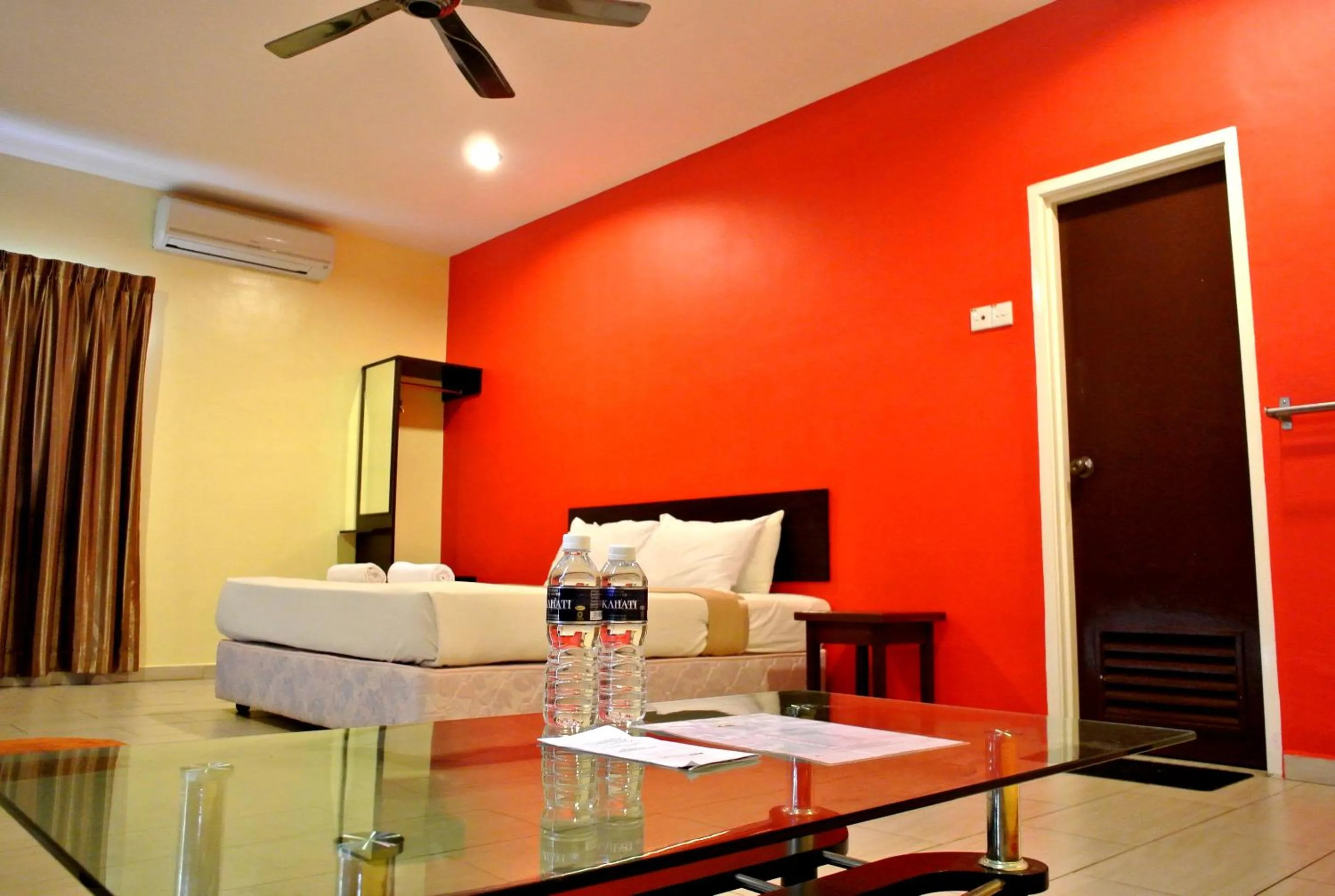 Bed in Wau Hotel & Cafe