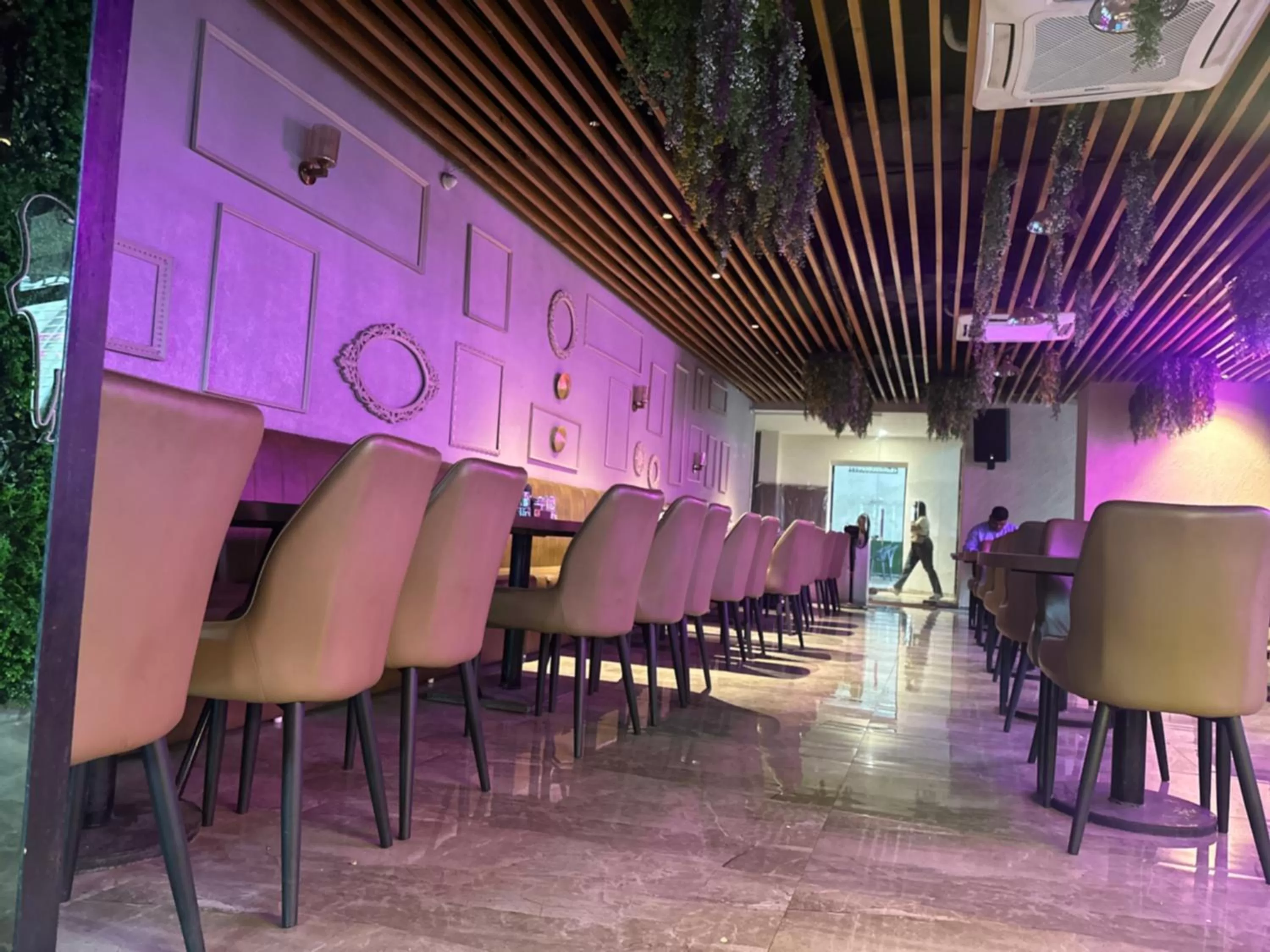 Lounge or bar in Hotel Merakee - Near Dahisar Mira Road Mumbai