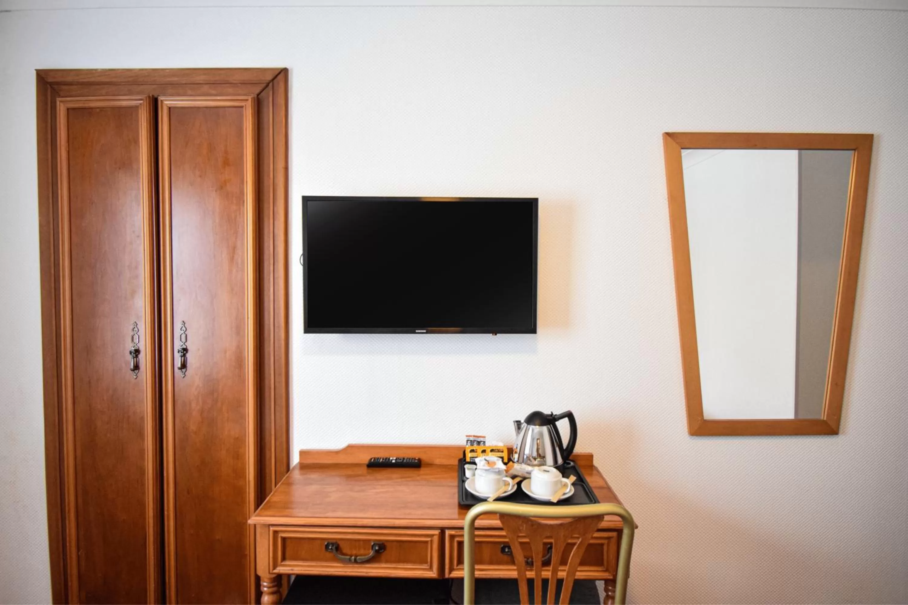 Coffee/tea facilities in Pembridge Palace Hotel
